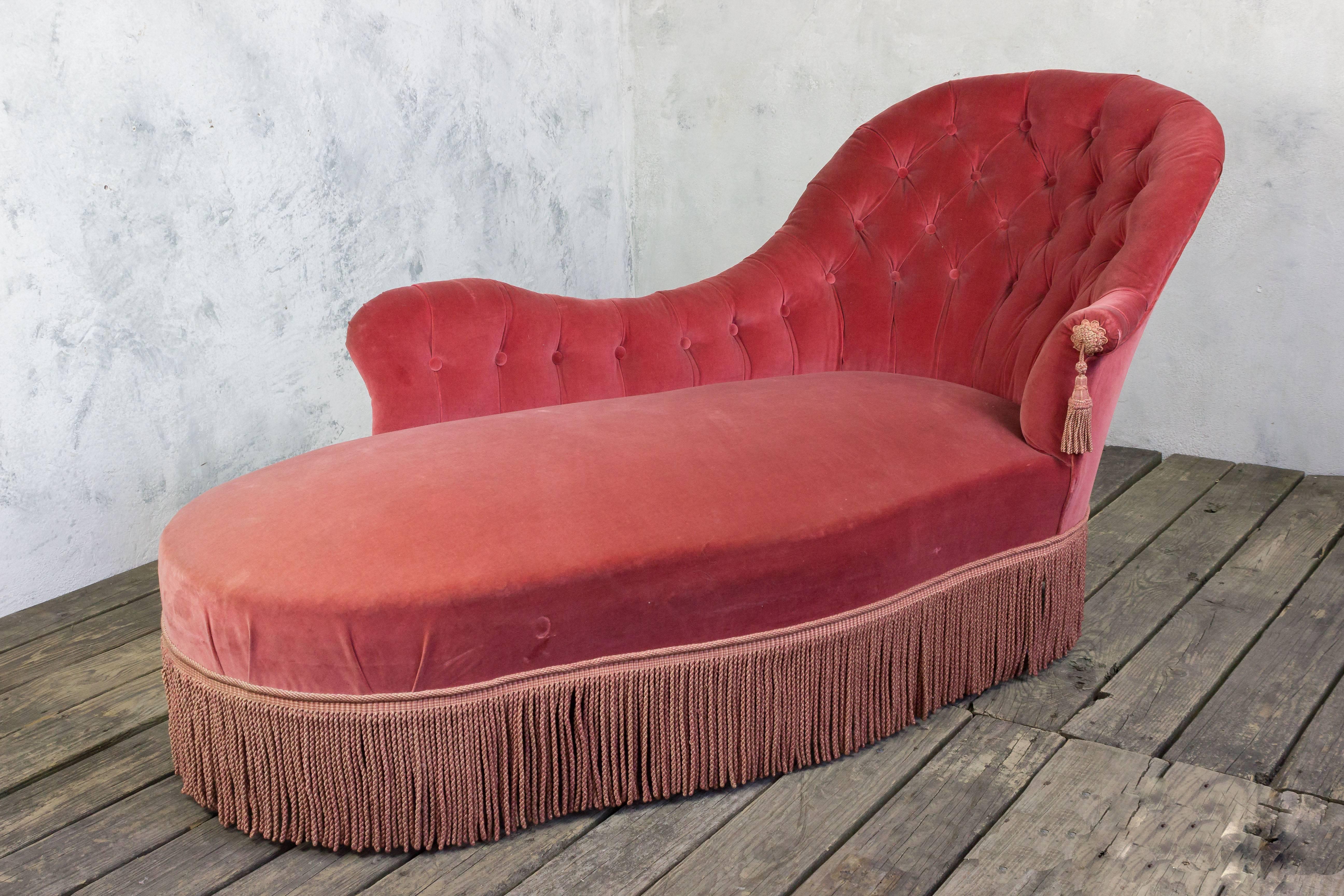 19th Century French Chaise Longue in Salmon Velvet In Good Condition In Buchanan, NY