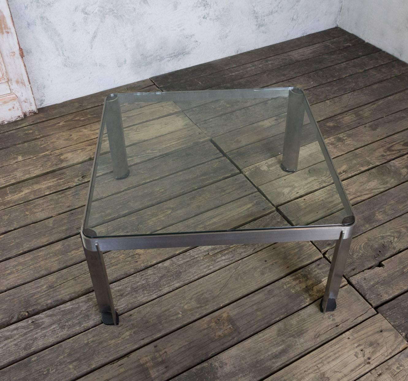 1980s French Aluminium and Glass Coffee Table In Good Condition For Sale In Buchanan, NY