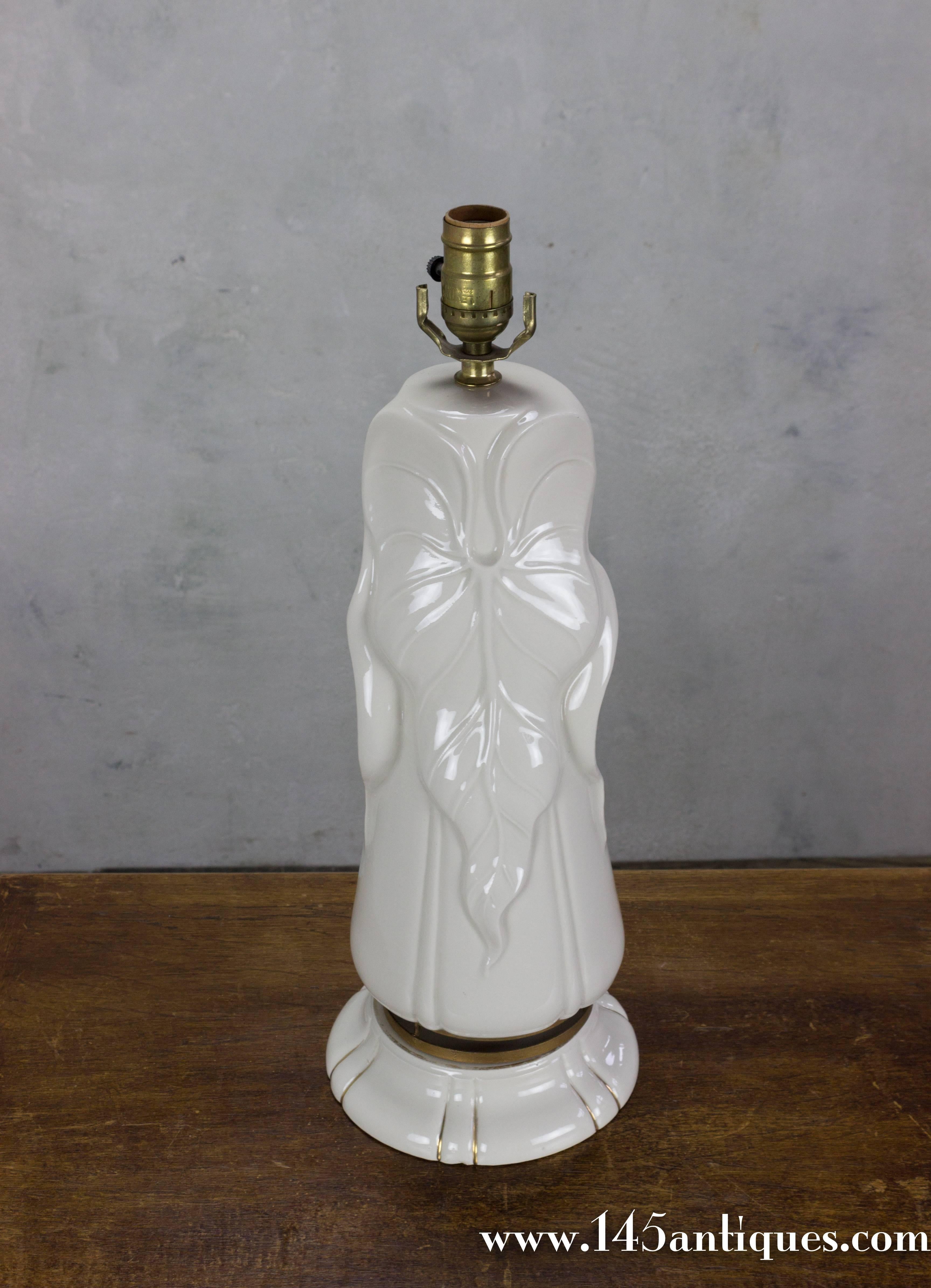 Pair of 1940s Hollywood Glam White Ceramic Lamps With Gold Metal Trim In Good Condition For Sale In Buchanan, NY