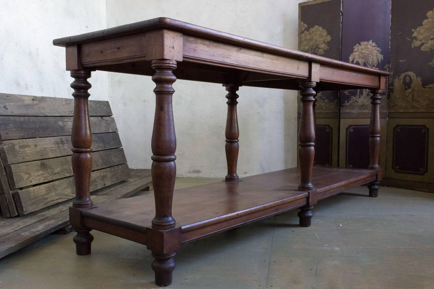 Impressive 19th century draper's table. The table is made of pine and has a very old dark stain.