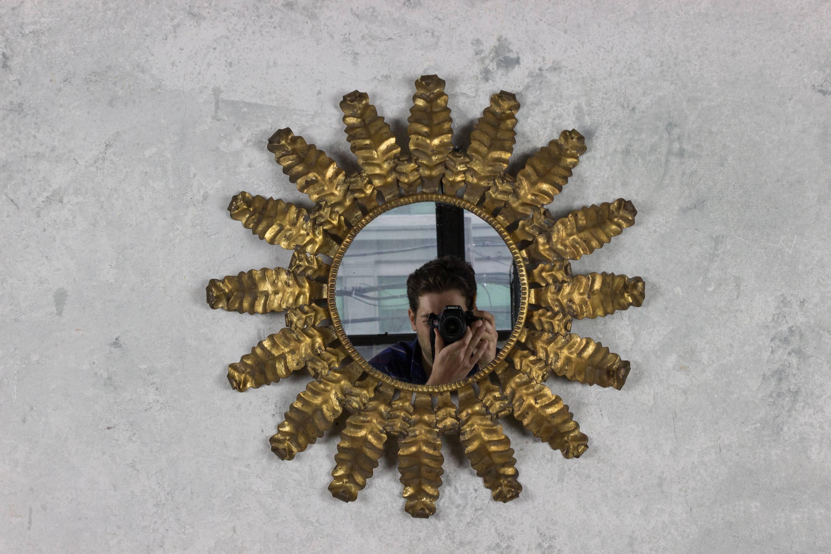 Tôle Unusual Round Gilt Metal Sunburst Mirror