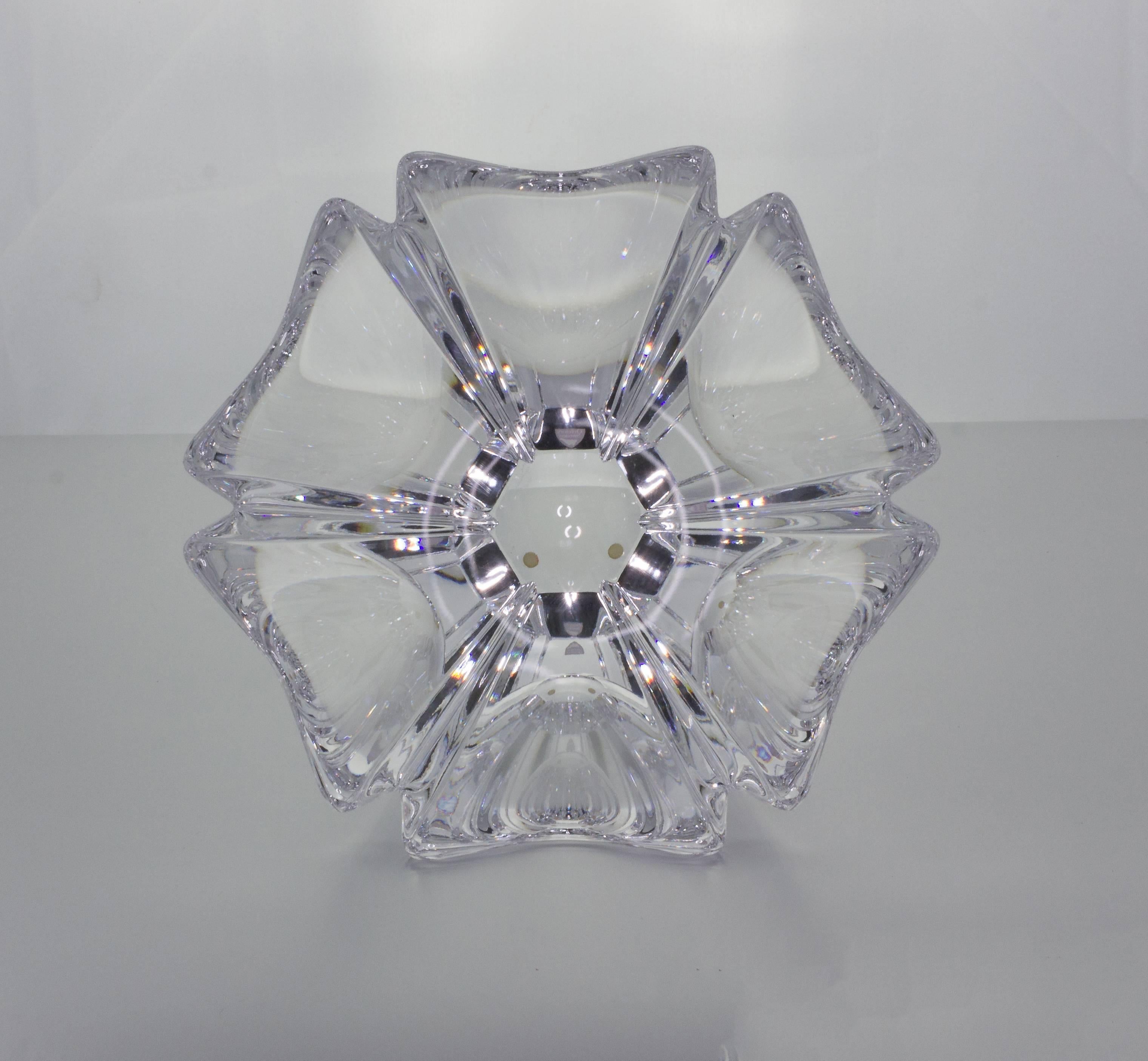Swedish Crystal Petal Bowl In Good Condition For Sale In Buchanan, NY