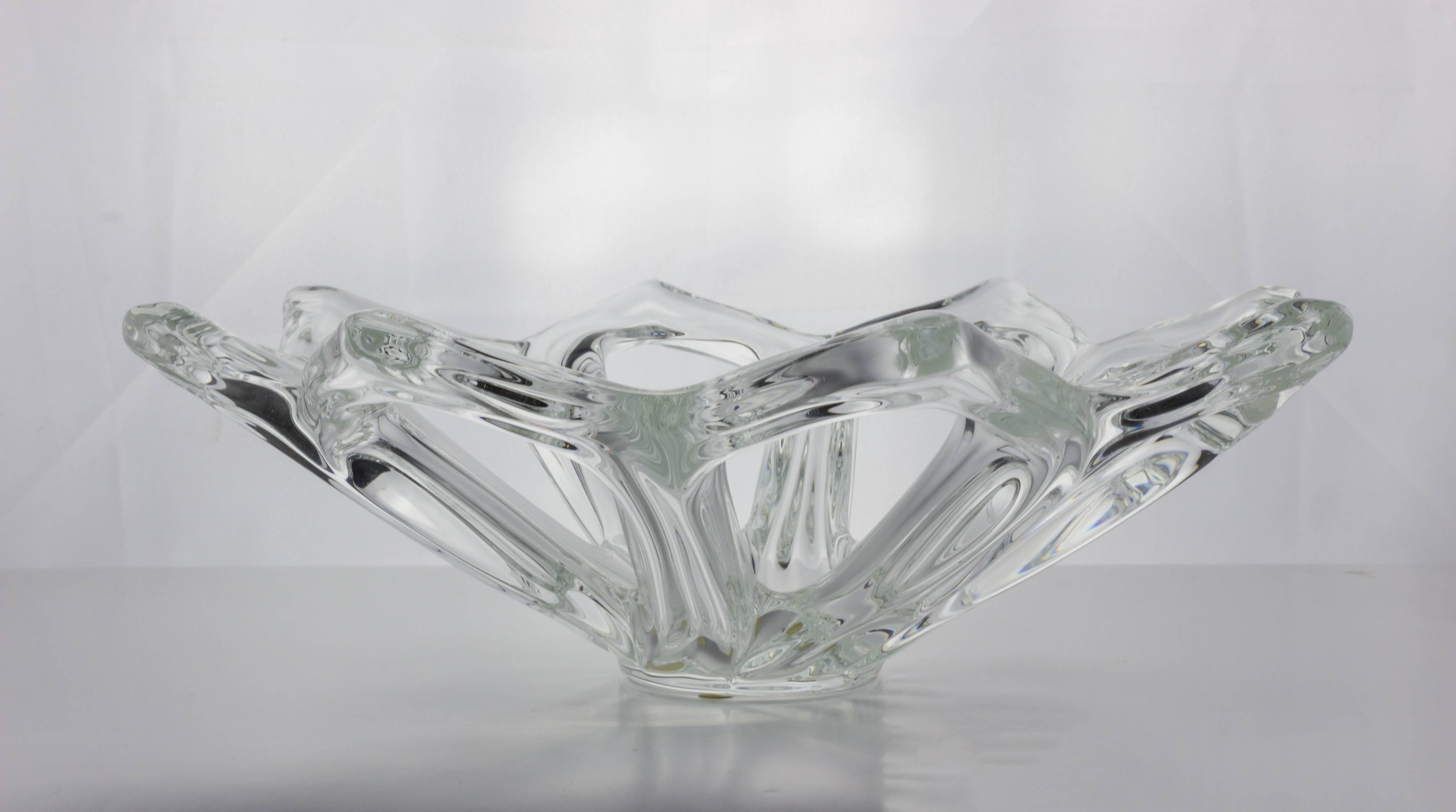 French Crystal Bowl with Open Petal Design In Excellent Condition In Buchanan, NY