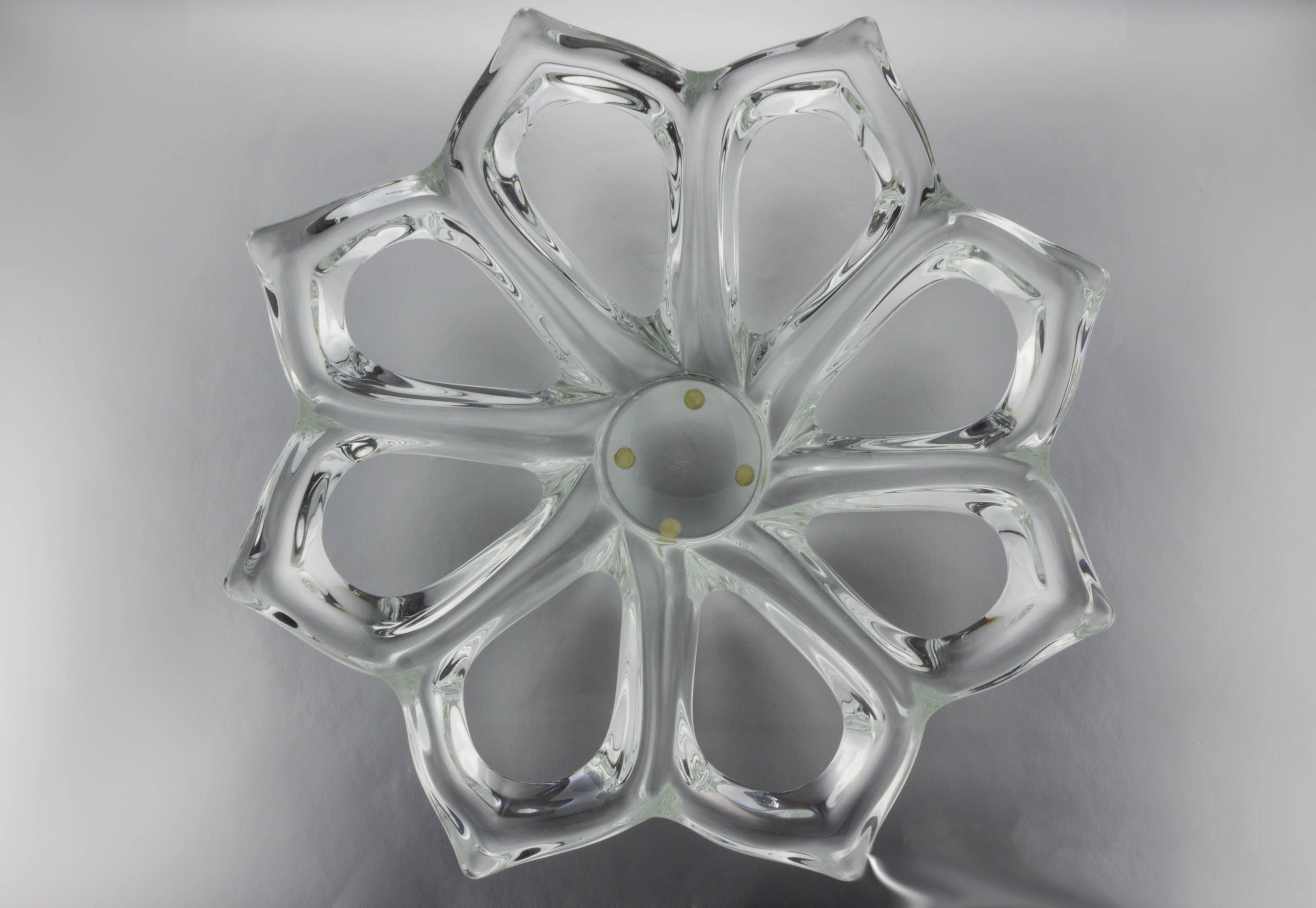 Mid-20th Century French Crystal Bowl with Open Petal Design