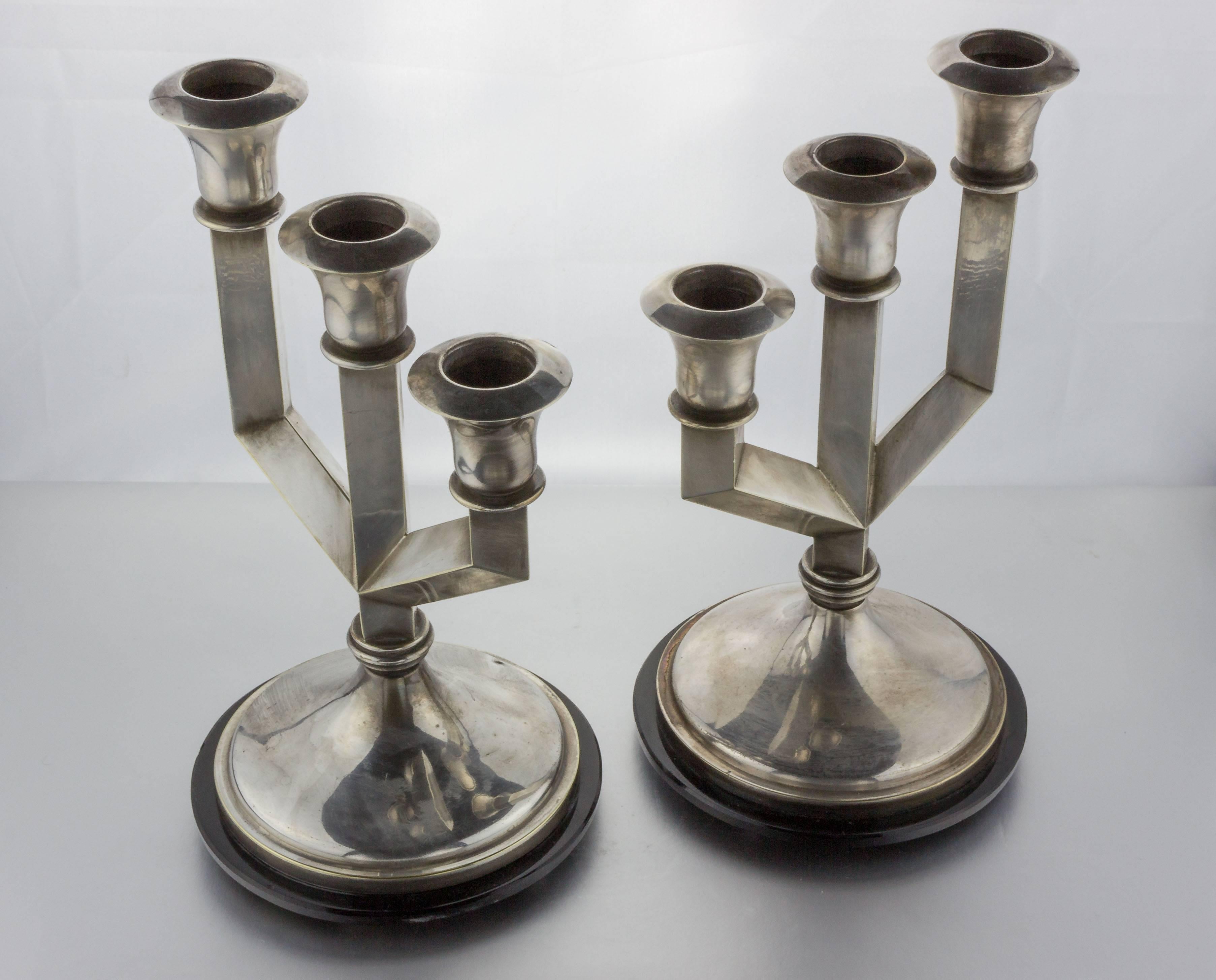 Pair of 1930s French Art Deco silver plated candelabras with bakelite bases. Very good vintage condition.

Ref #: D1115-01

Dimensions: 11.25
