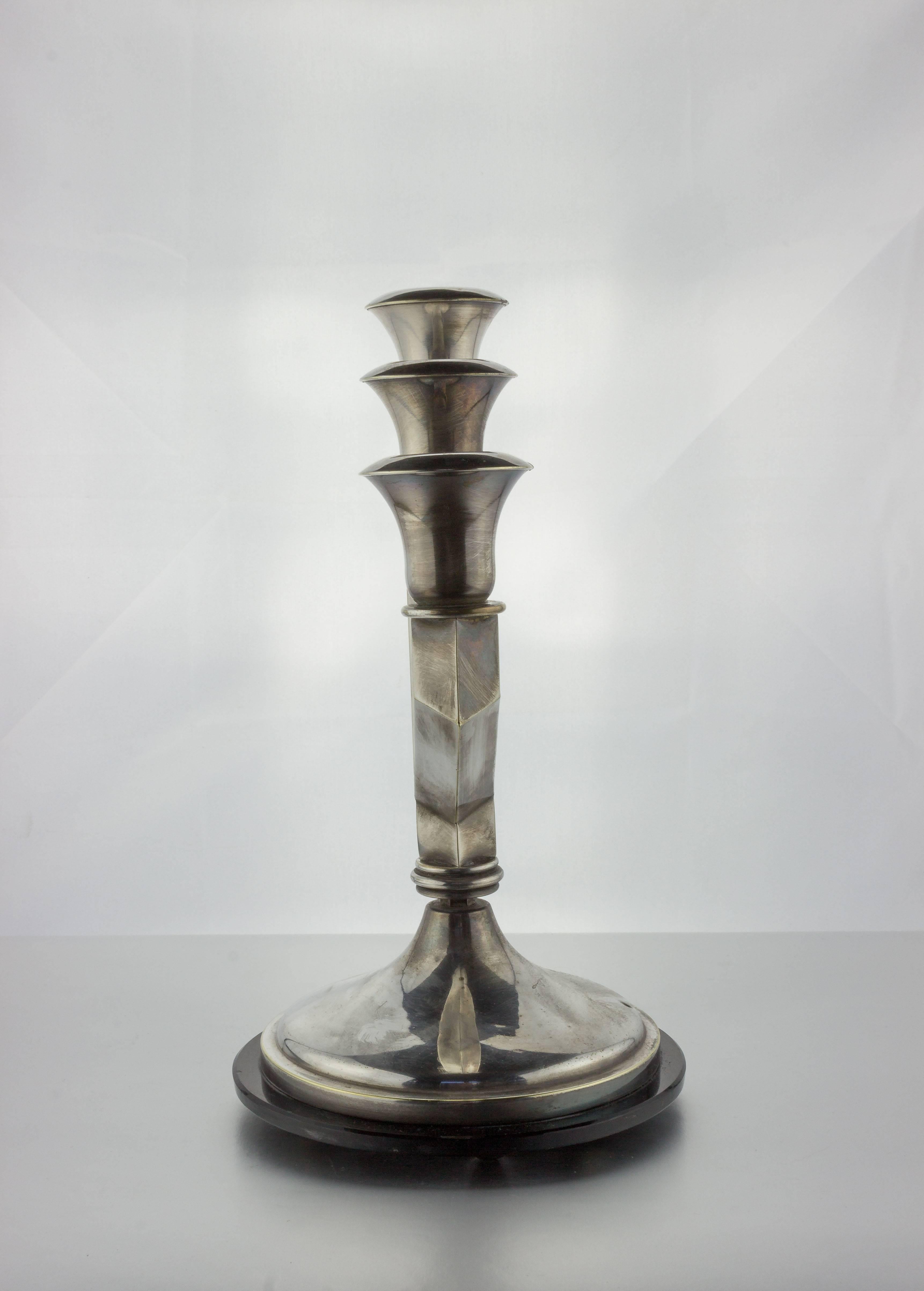 Paire de candélabres à trois bras en métal argenté Art Déco français en vente 2