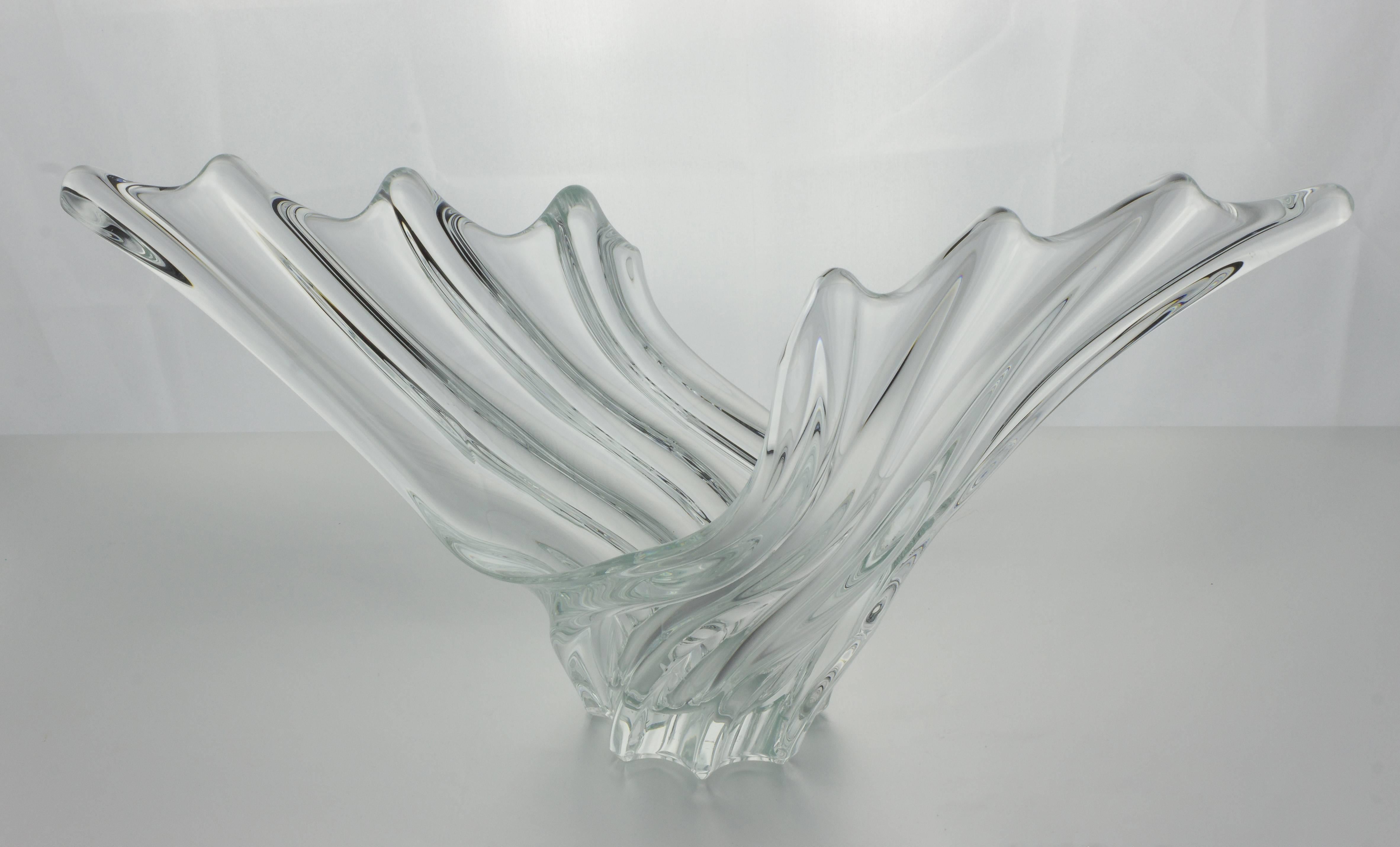 Vannes French Crystal Bowl in Swirl Wing Design 2