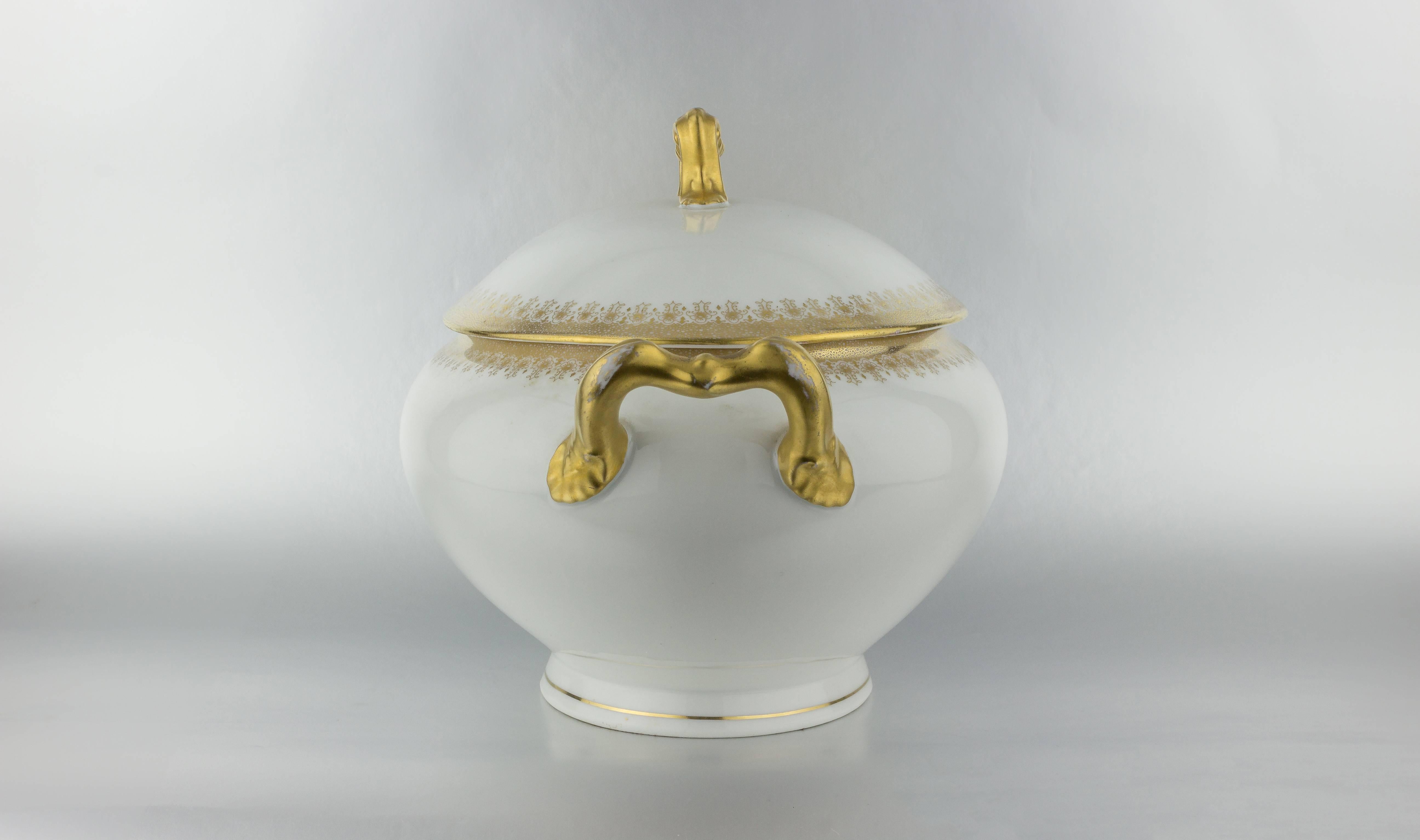 Limoges Covered Tureen In Excellent Condition In Buchanan, NY