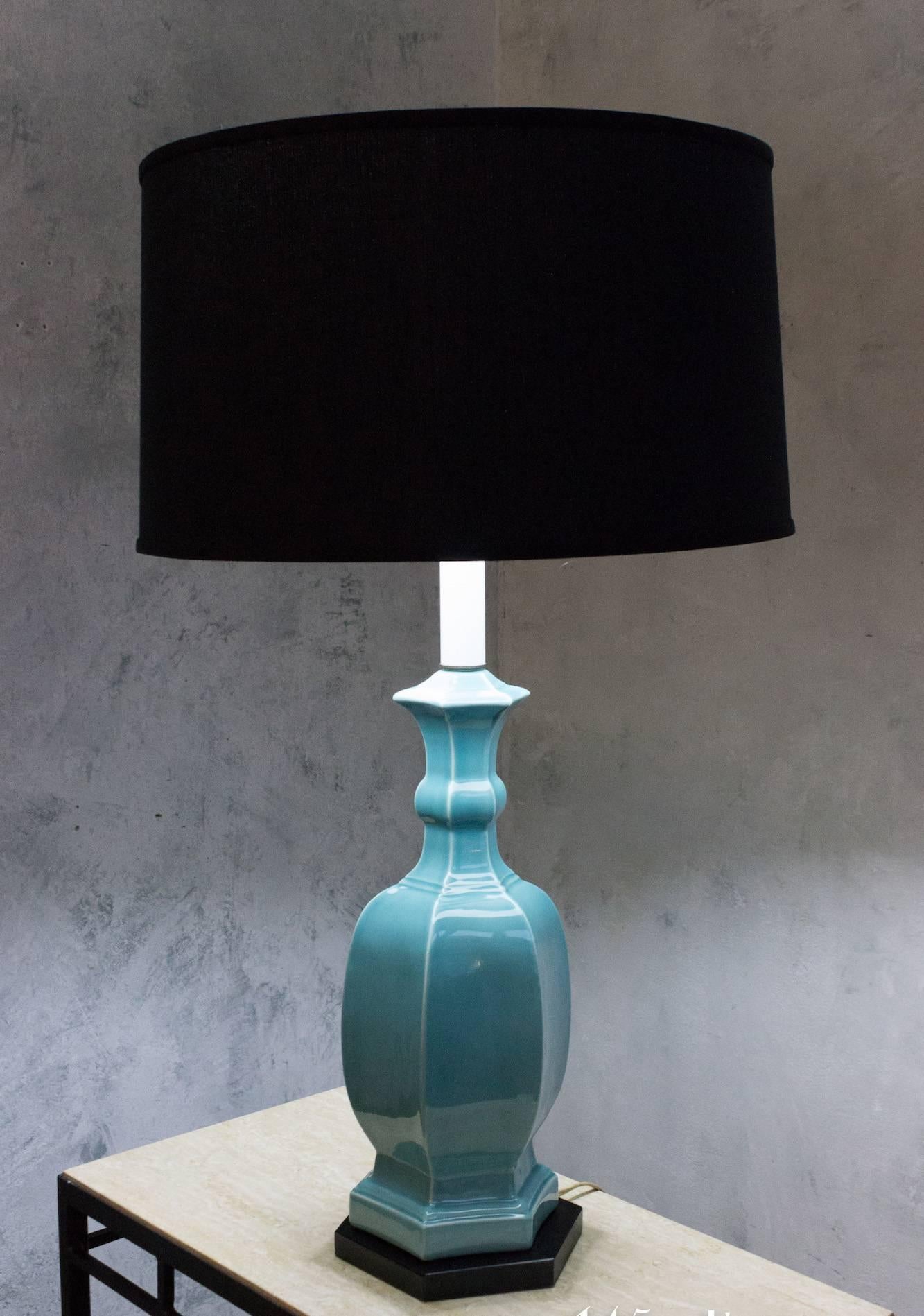 1950s Turquoise Blue Chinese Modern Table Lamp In Good Condition For Sale In Buchanan, NY