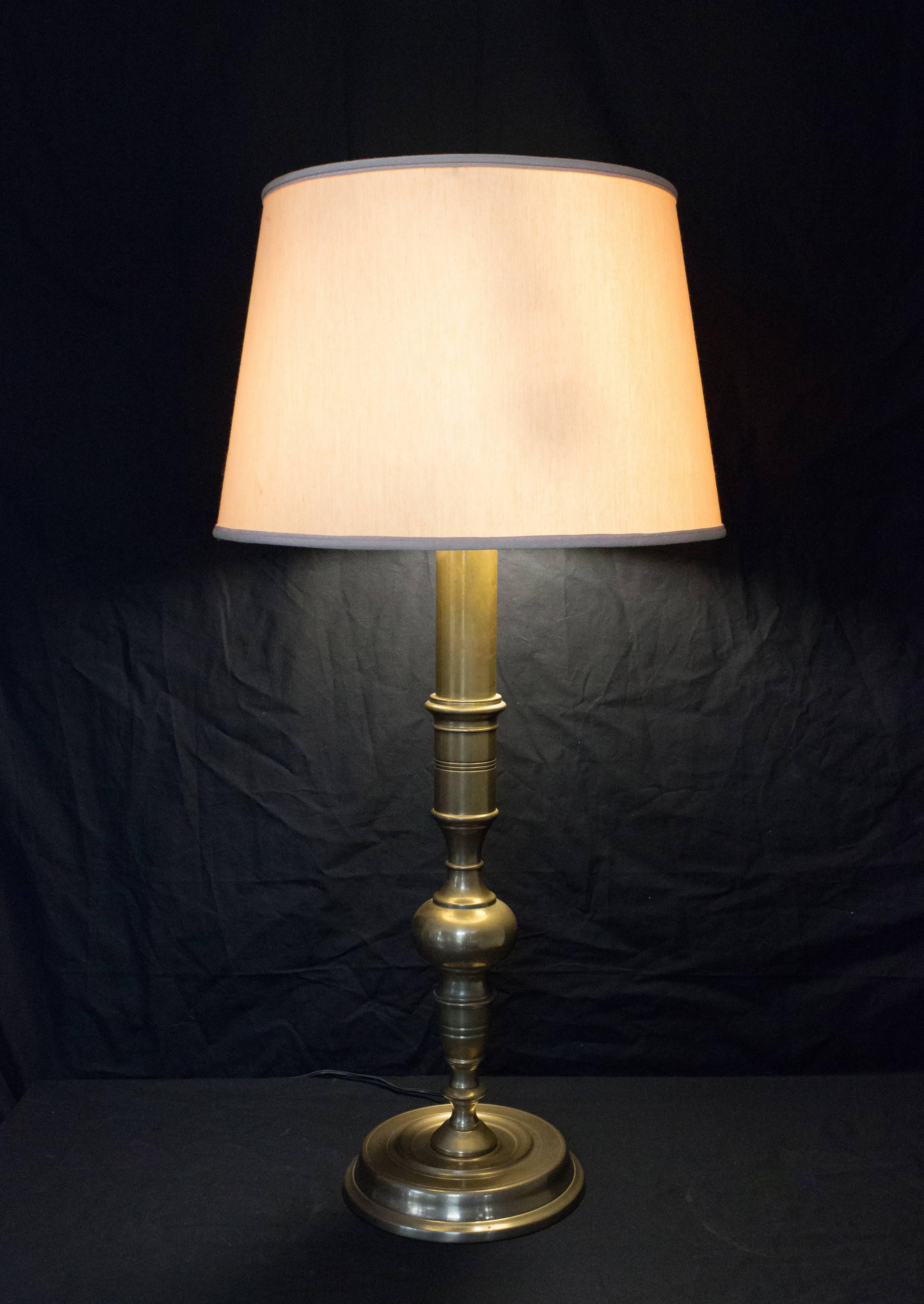Neoclassical Pair of French 1940s Bronze Table Lamps