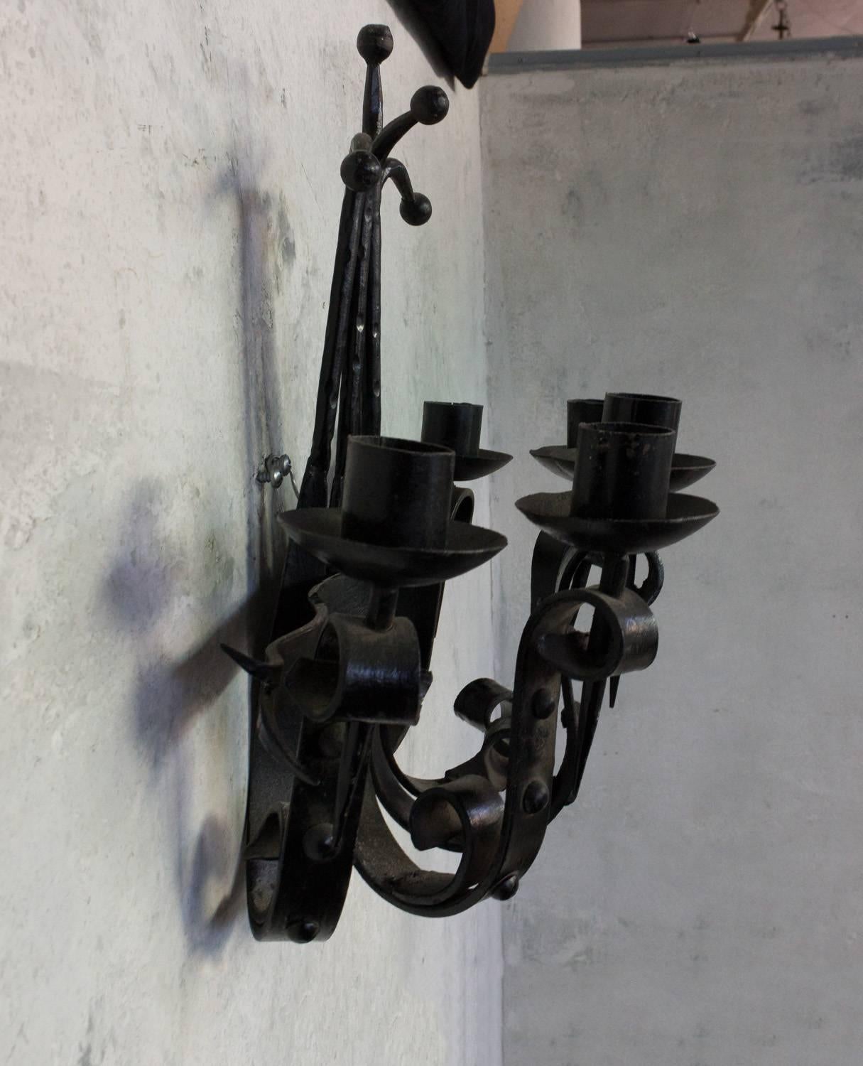 French 1940s Wrought Iron Five-Armed Sconce In Good Condition For Sale In Buchanan, NY