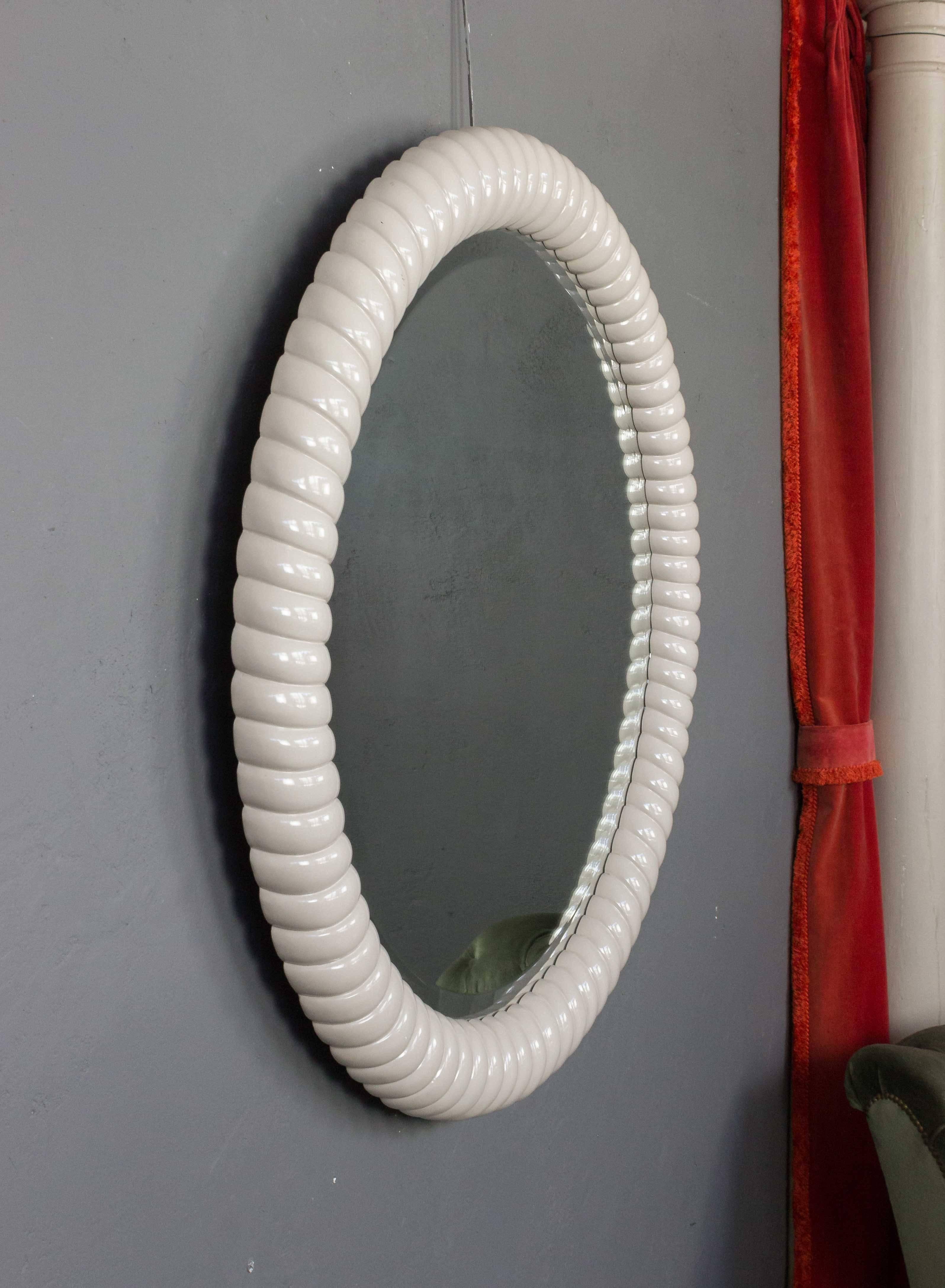 Large Lacquered Round Mirror In Excellent Condition In Buchanan, NY