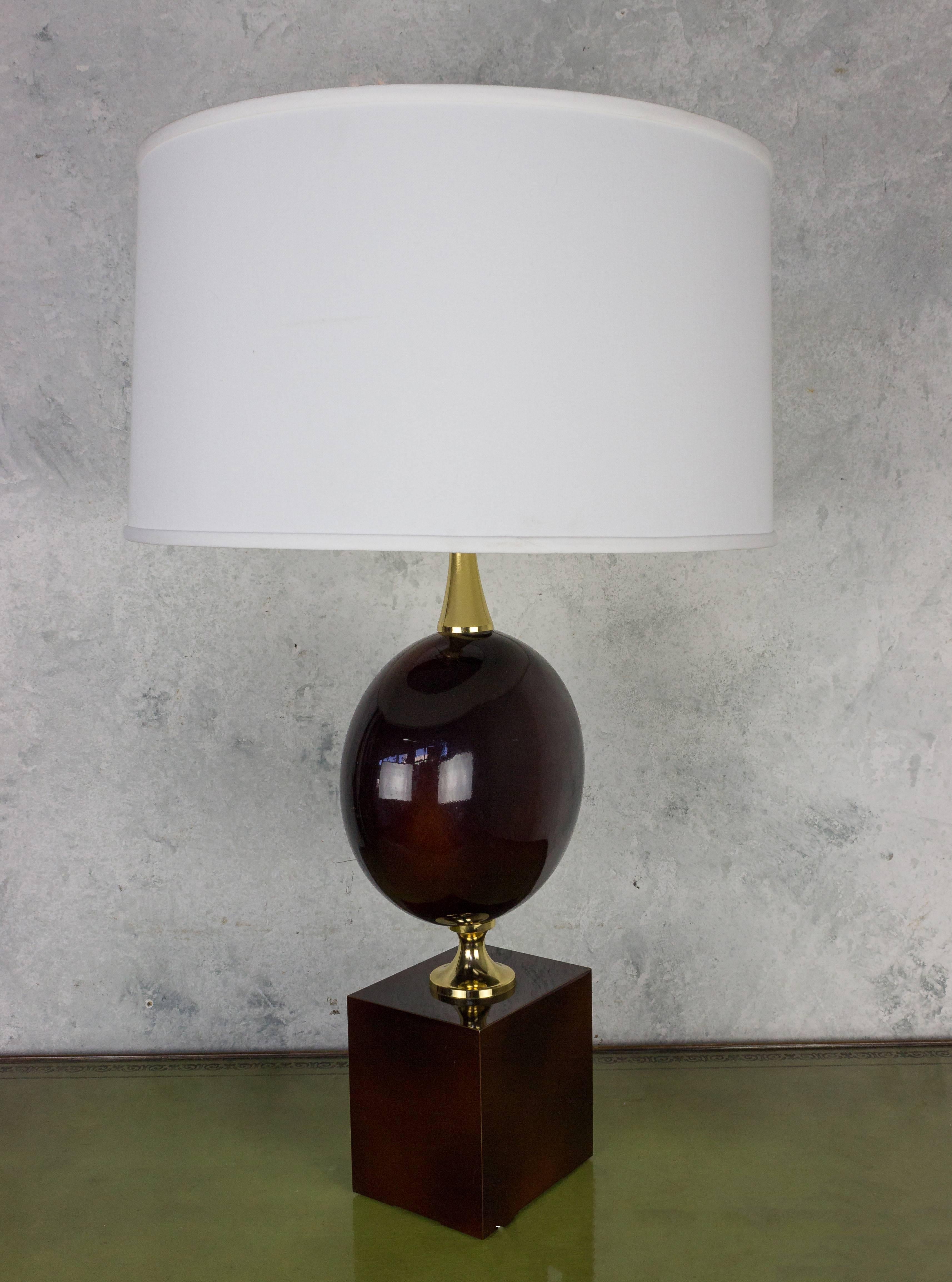 French table lamp made by Maison Barbier, circa 1970s. The lamp has two main parts, one elliptical and the other rectangular, in eggplant colored enameled brass, the two parts being separated with a brass spacer support. The lamp has not been