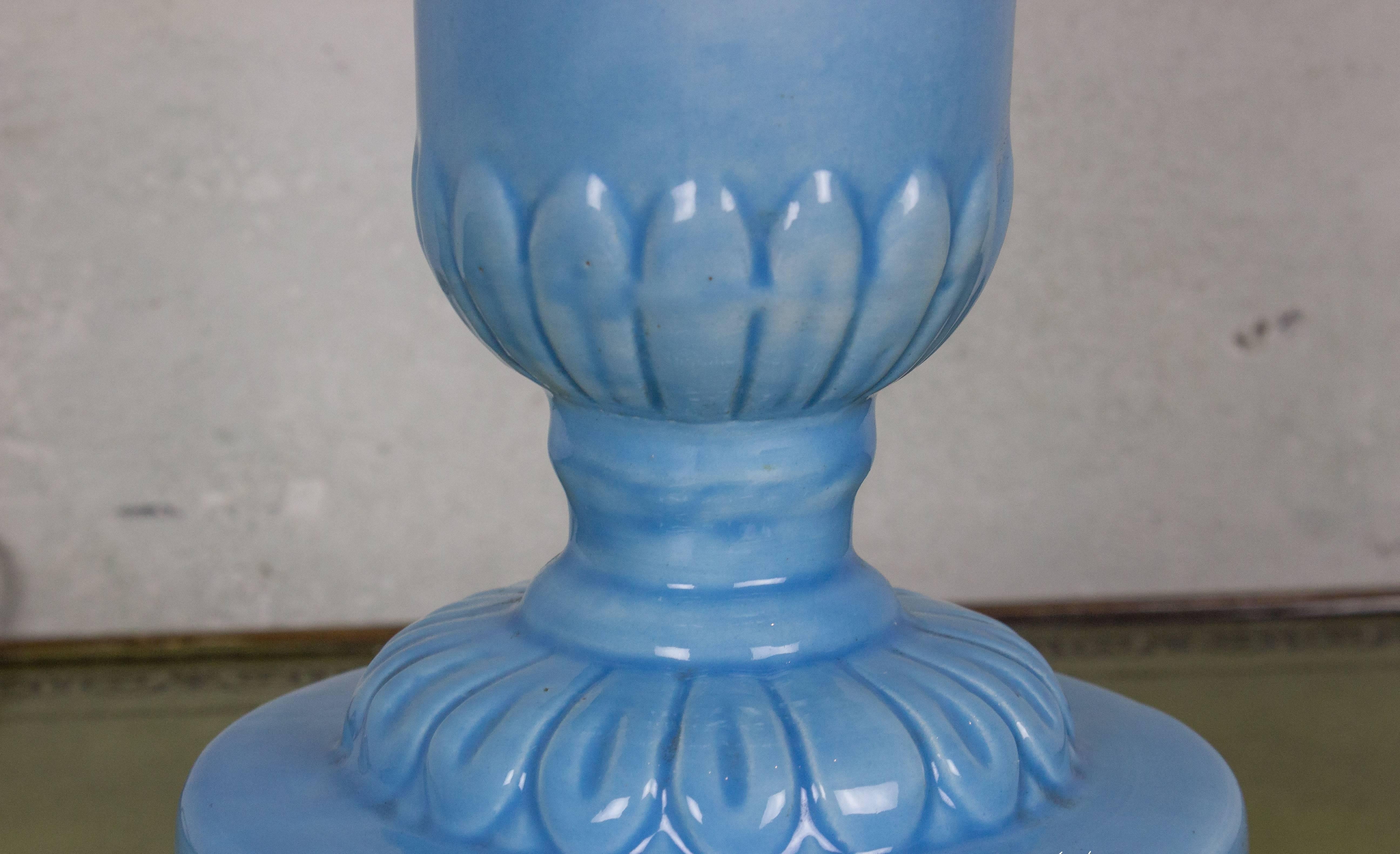 Spanish European Periwinkle Blue Ceramic Table Lamp With Giltwood Base For Sale
