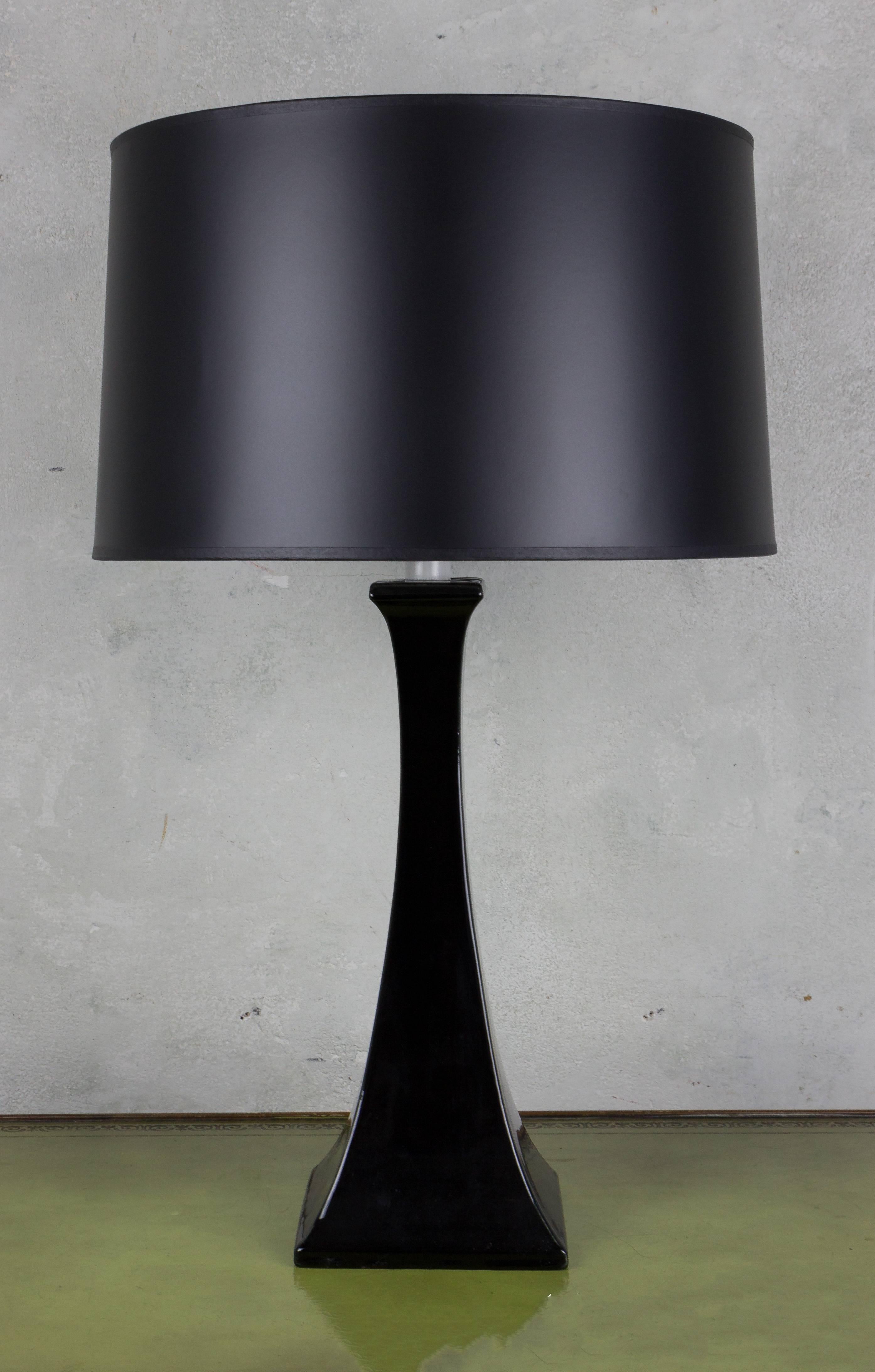 Lampe américaine en céramique émaillée mi-siècle moderne Bon état - En vente à Buchanan, NY