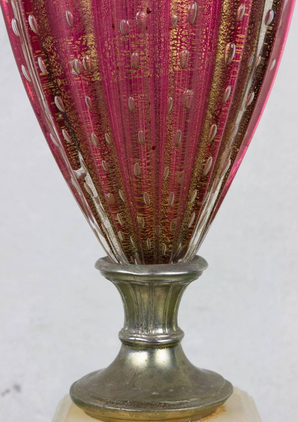 Milieu du XXe siècle Lampe de bureau italienne de Murano rouge et or du milieu du siècle dernier en vente