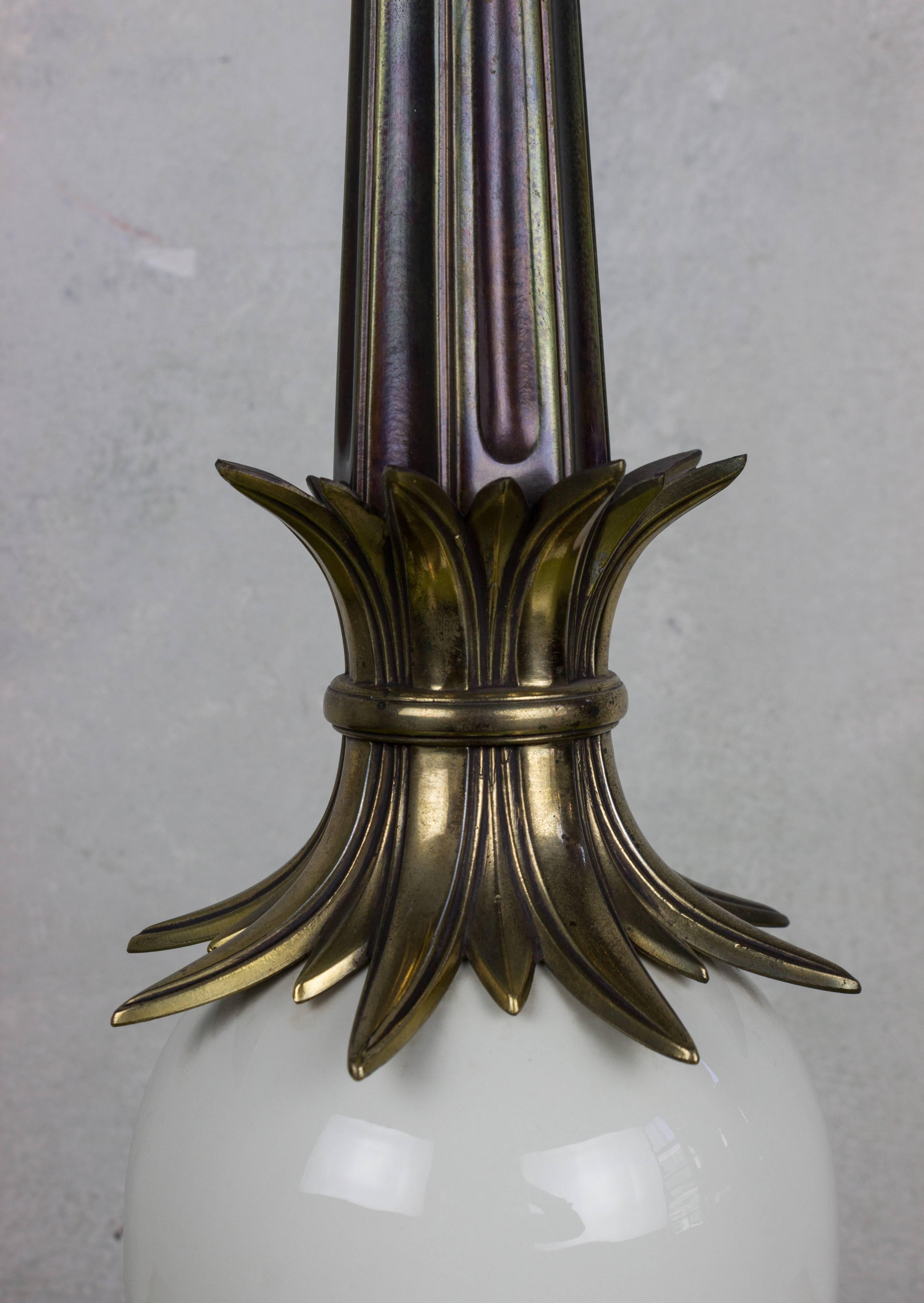 Amerikanische Mid-Century-Tischlampe aus Messing mit Straußeneier aus Keramik (amerikanisch) im Angebot
