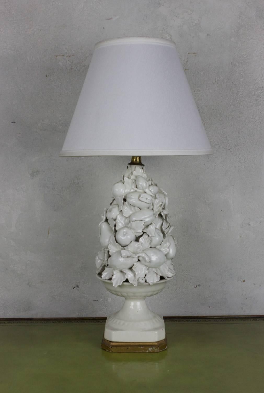 Spanish 1950s White Ceramic Table Lamp with Gilt Wooden Base 1