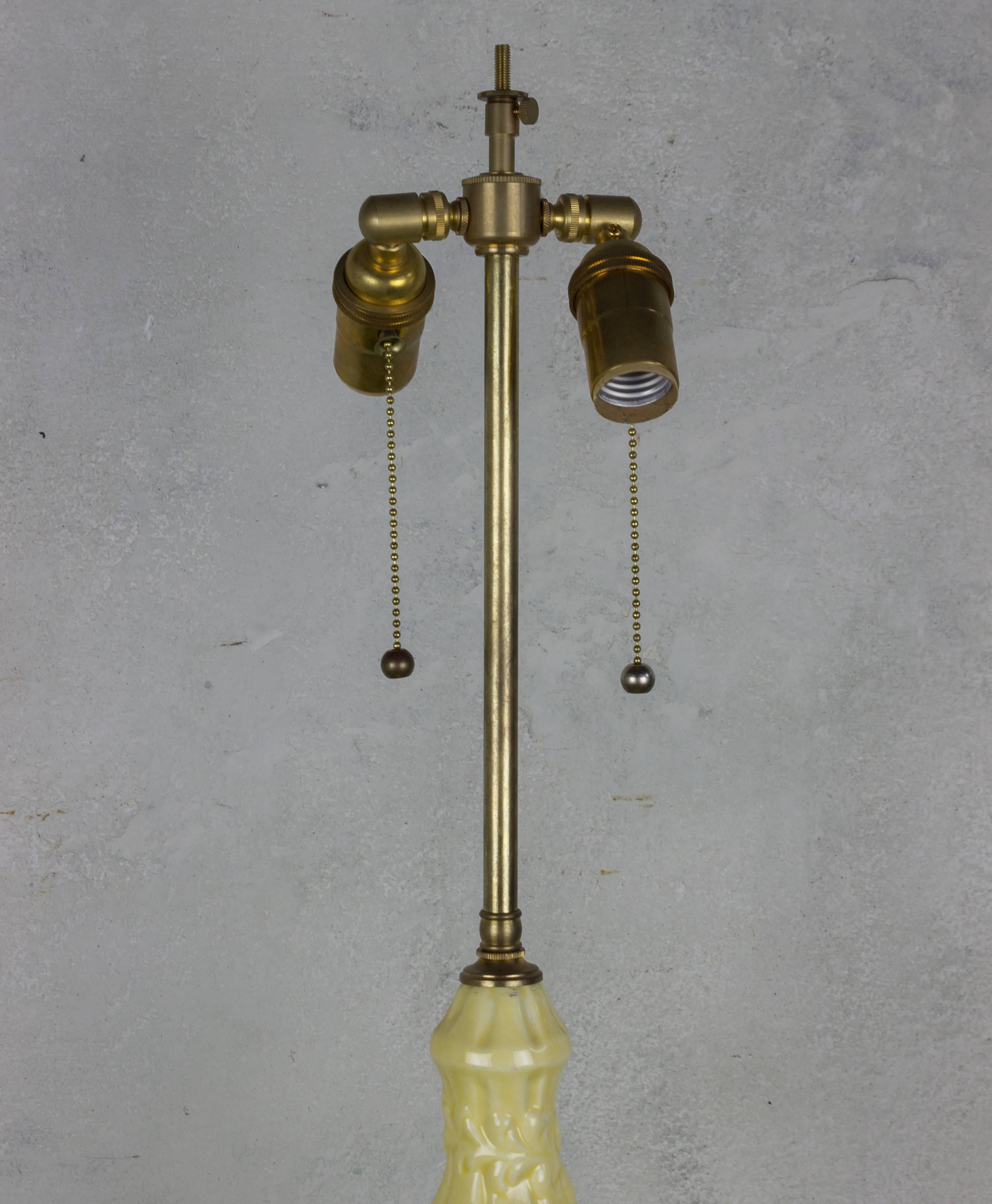 Mid-20th Century Pair of Spanish Yellow Ceramic Lamps with Gilt Bases For Sale