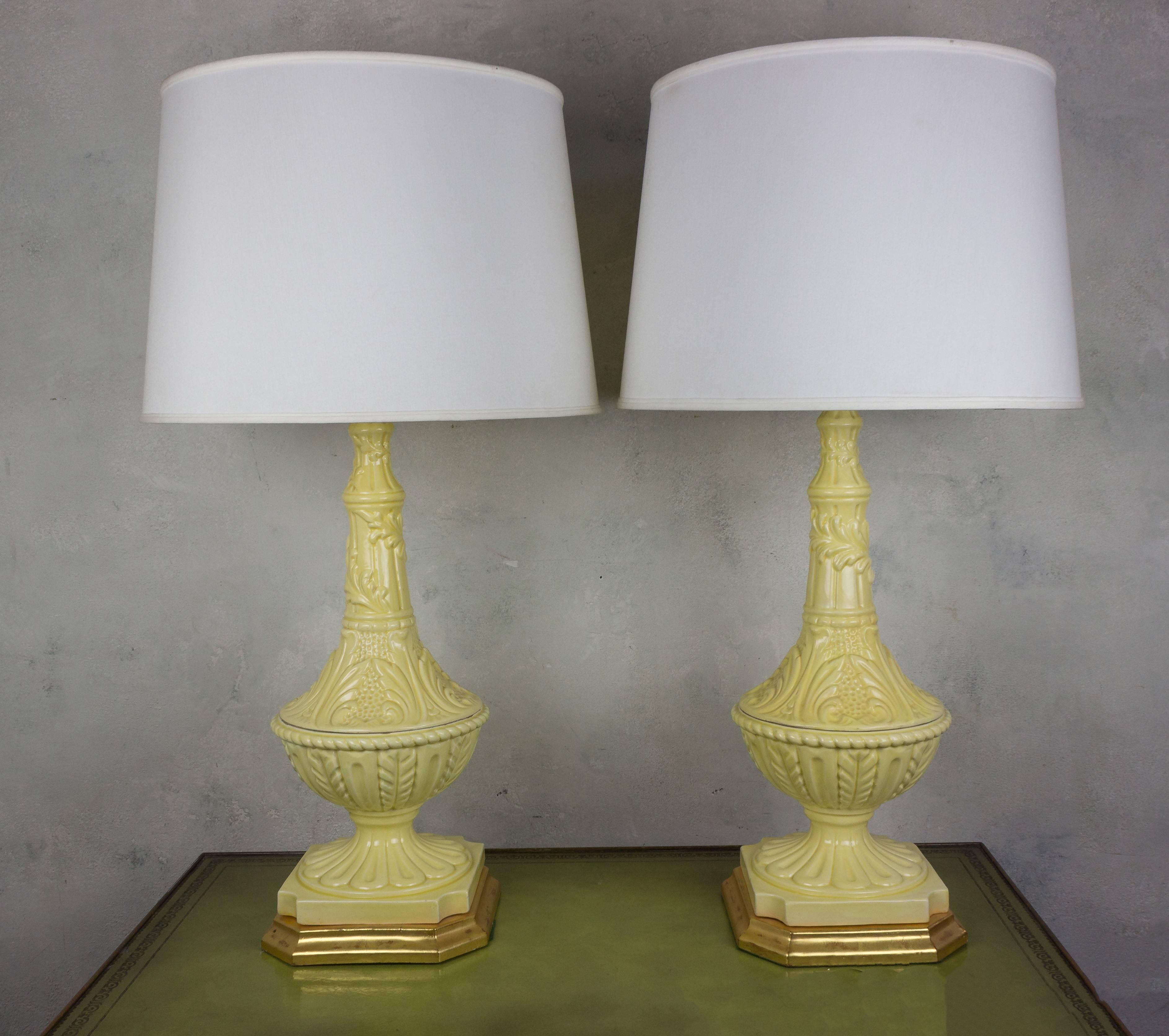 Pair of Spanish Yellow Ceramic Lamps with Gilt Bases For Sale 1