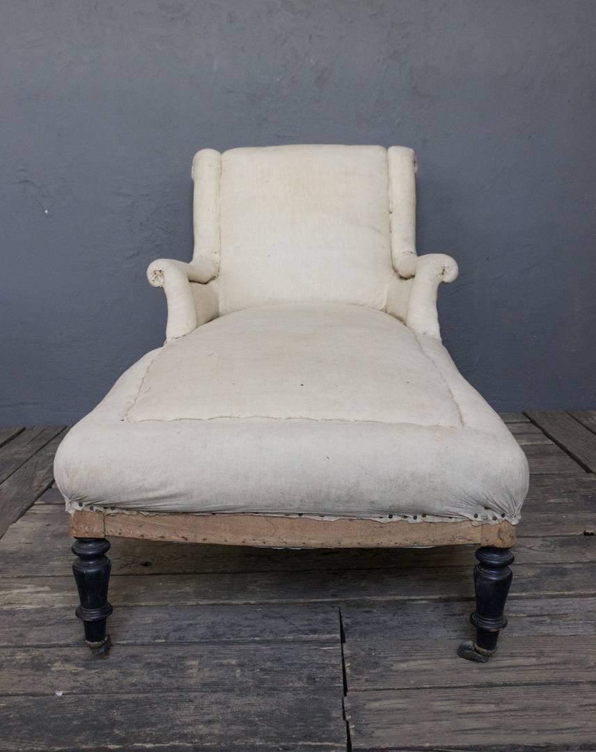 French 19th Century Chaise Longue with Scrolled Back In Good Condition In Buchanan, NY