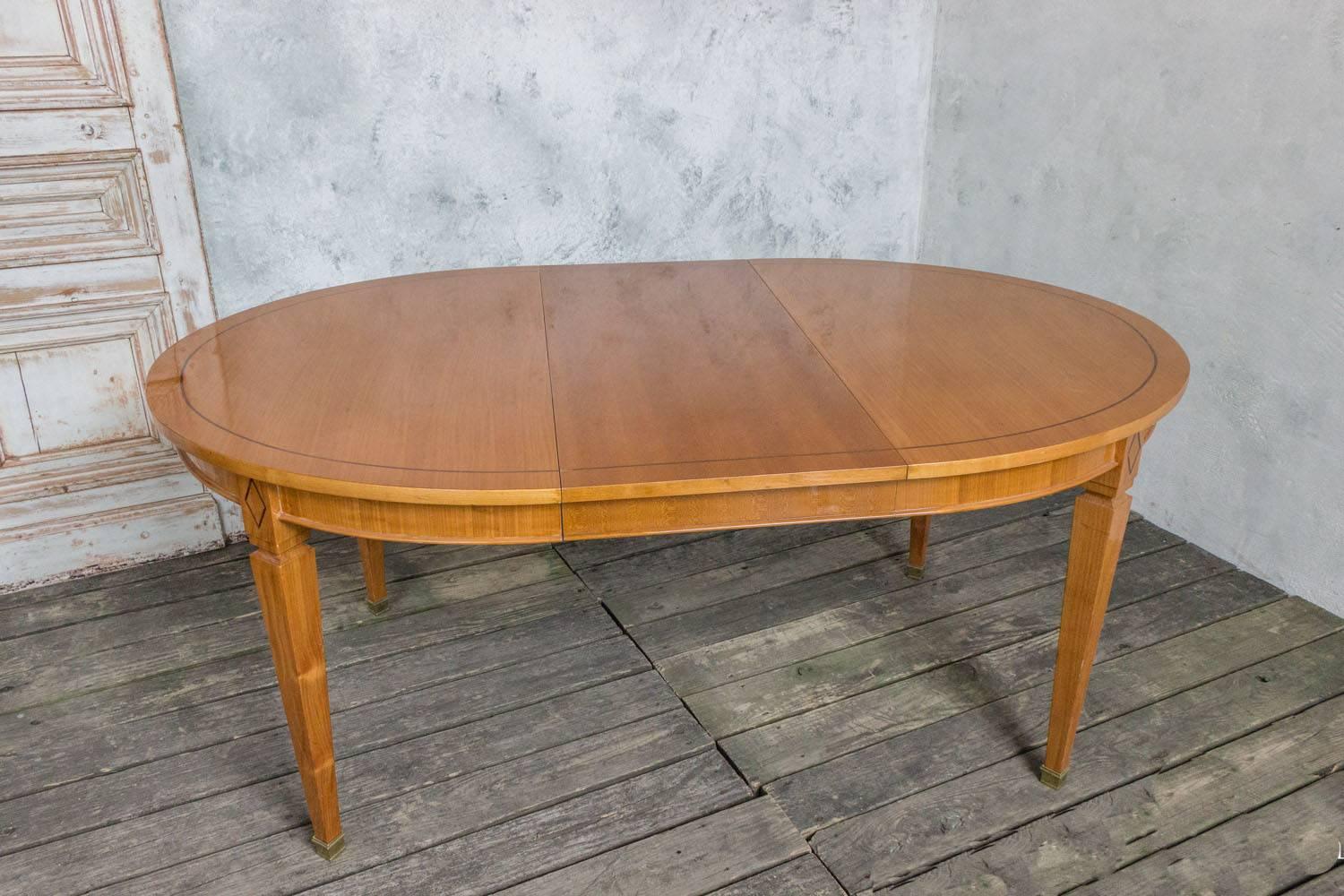 French 1940s Oval Dining Table (Mitte des 20. Jahrhunderts)