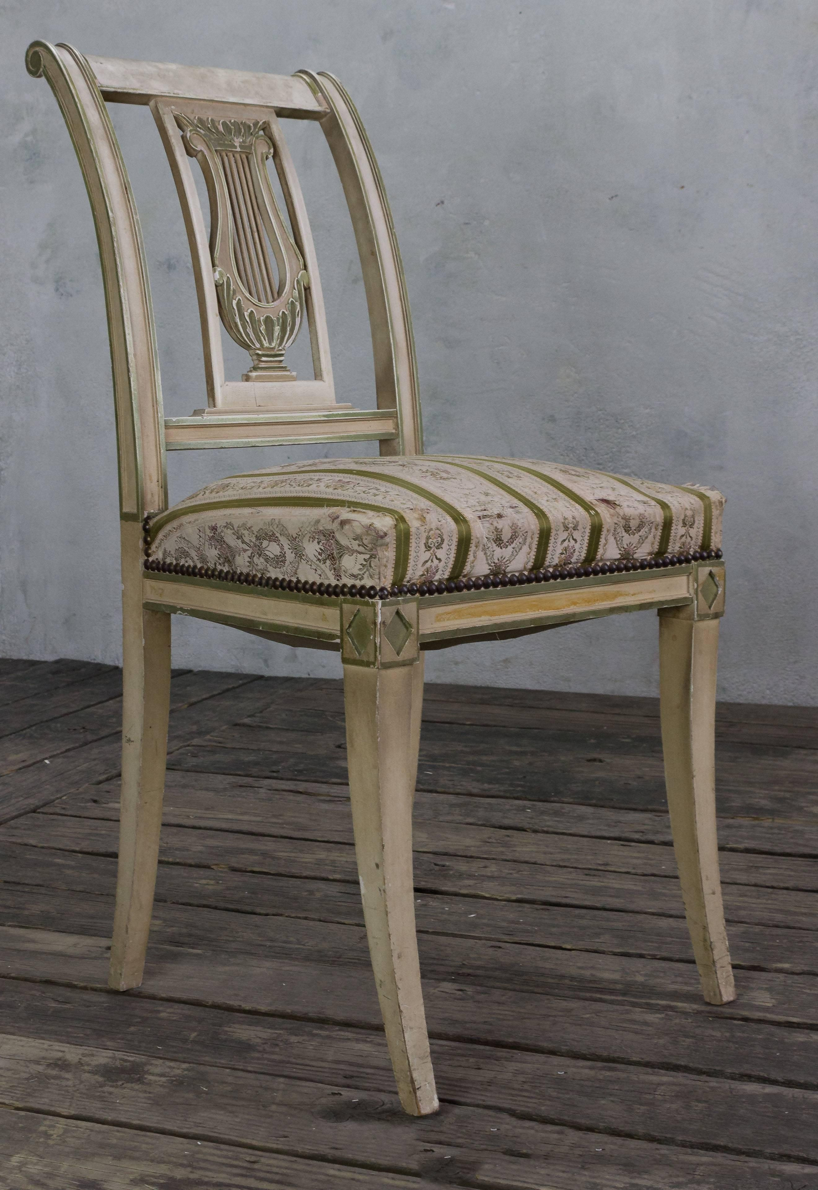 Set of Four French Dining Room Chairs In Good Condition For Sale In Buchanan, NY
