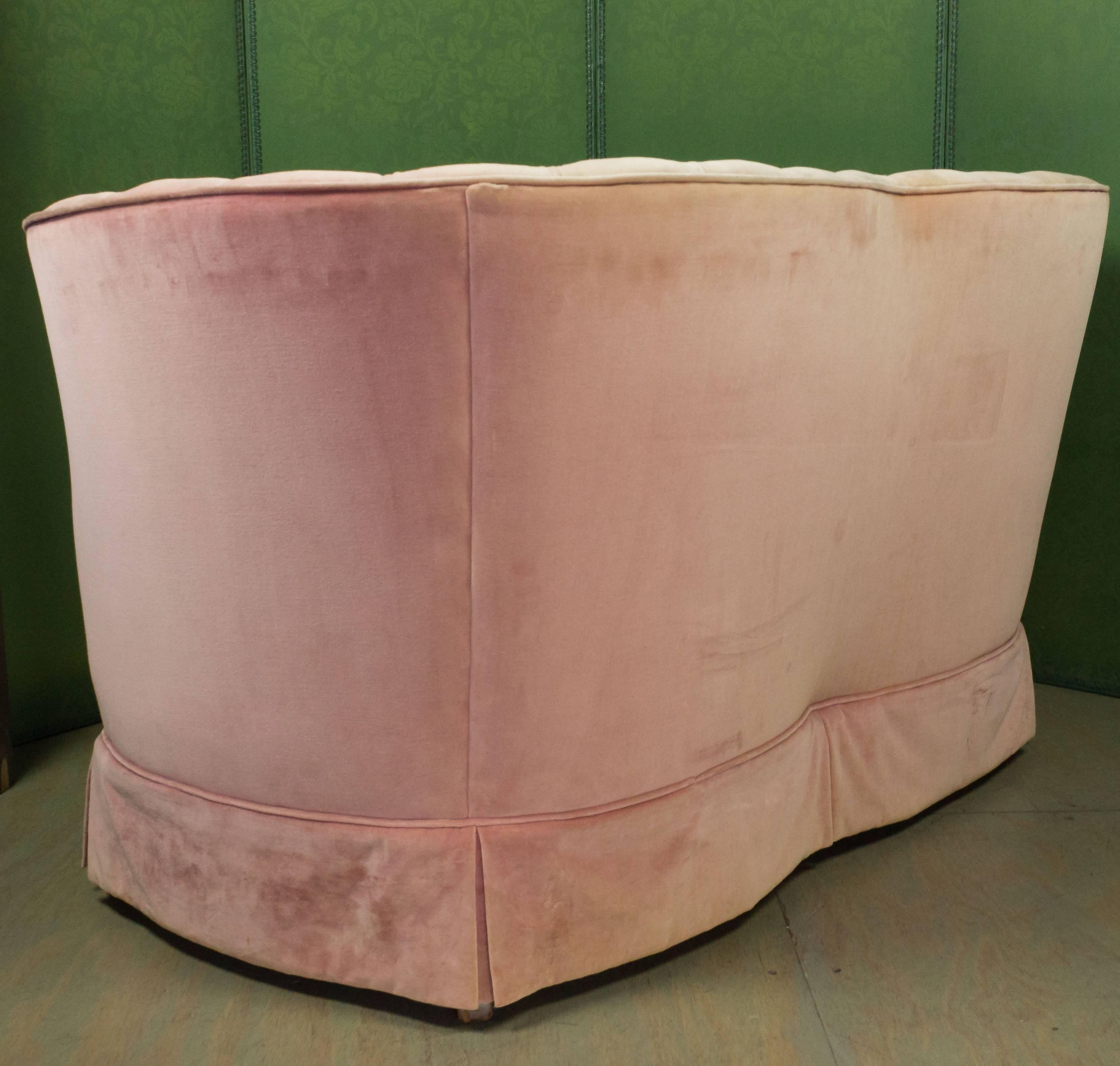 Small Pink Velvet Settee In Good Condition In Buchanan, NY