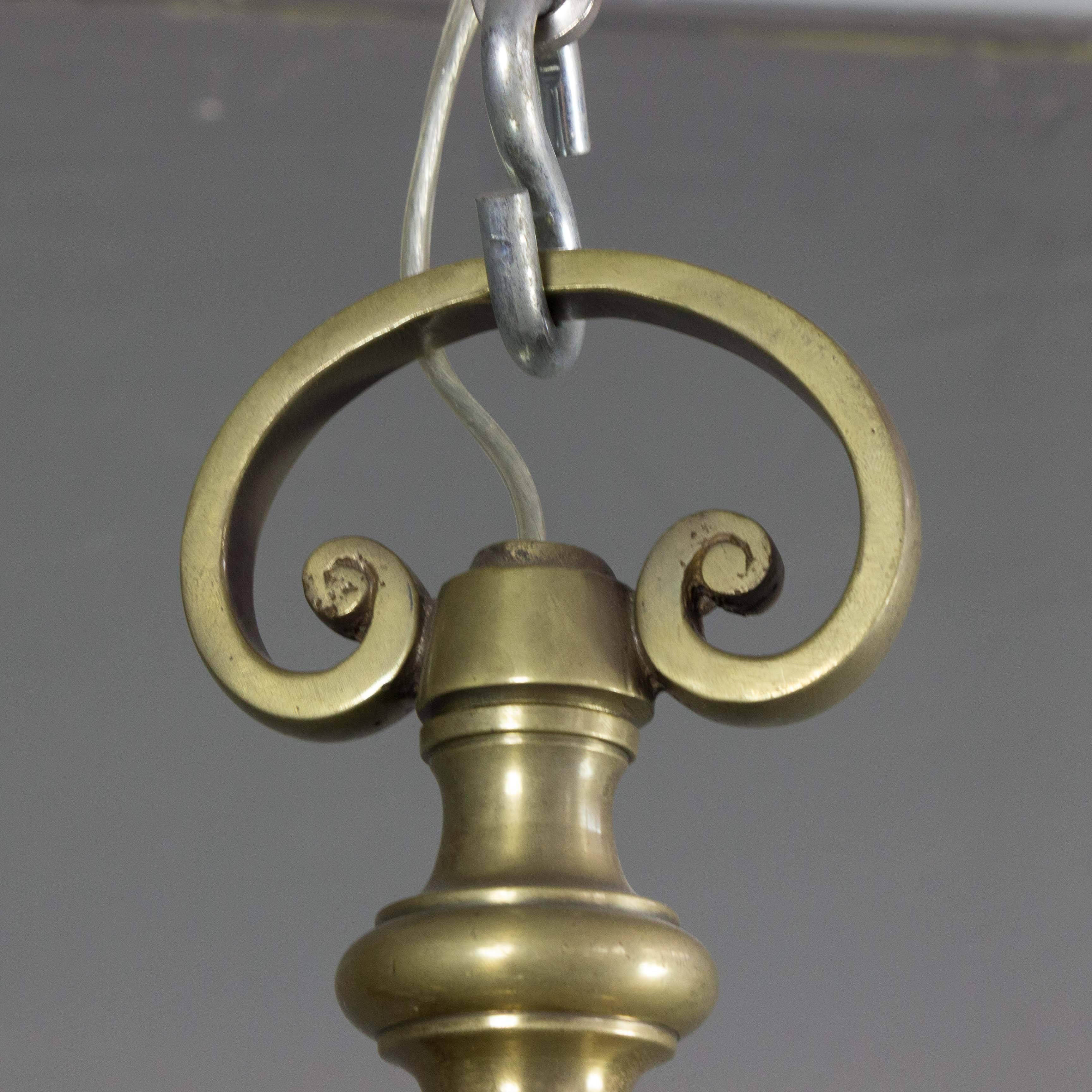 Lampadario francese del 1940 a due piani e dodici braccia in bronzo in vendita 2