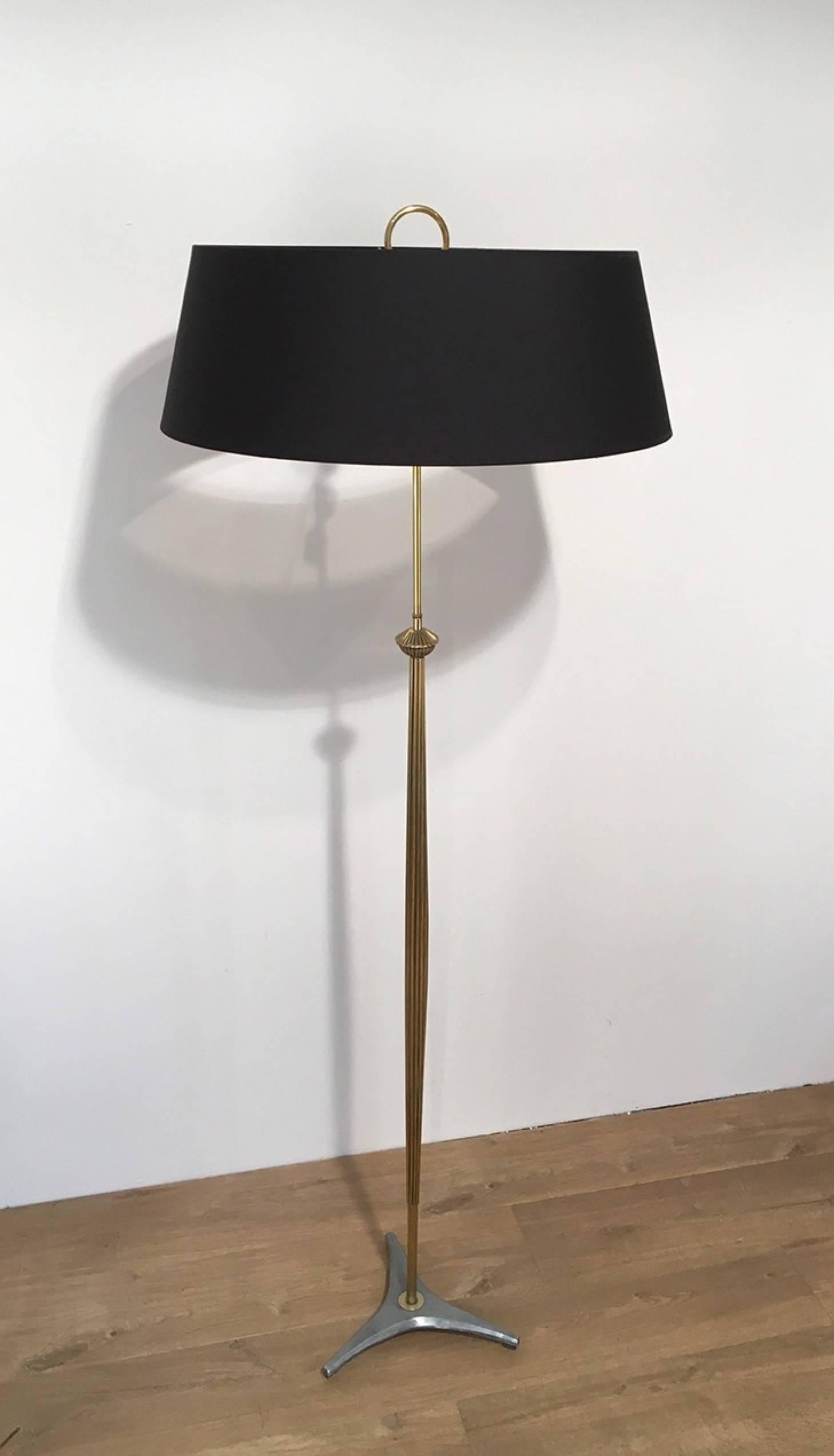 Sleek brass and brushed aluminum Mid-Century modern floor lamp. French, circa 1955. 

This item is currently in France, please allow 2 to 4 weeks delivery to New York. Shipping costs from France to our warehouse in New York included in price.
 