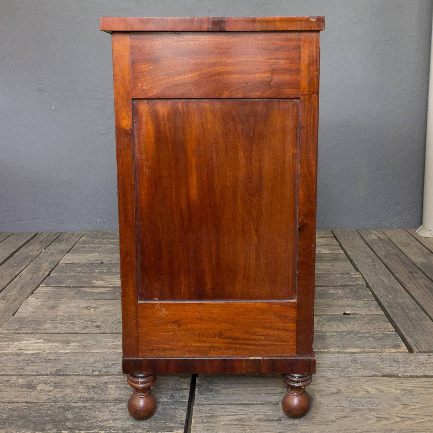 English Mahogany Chest of Drawers For Sale 4