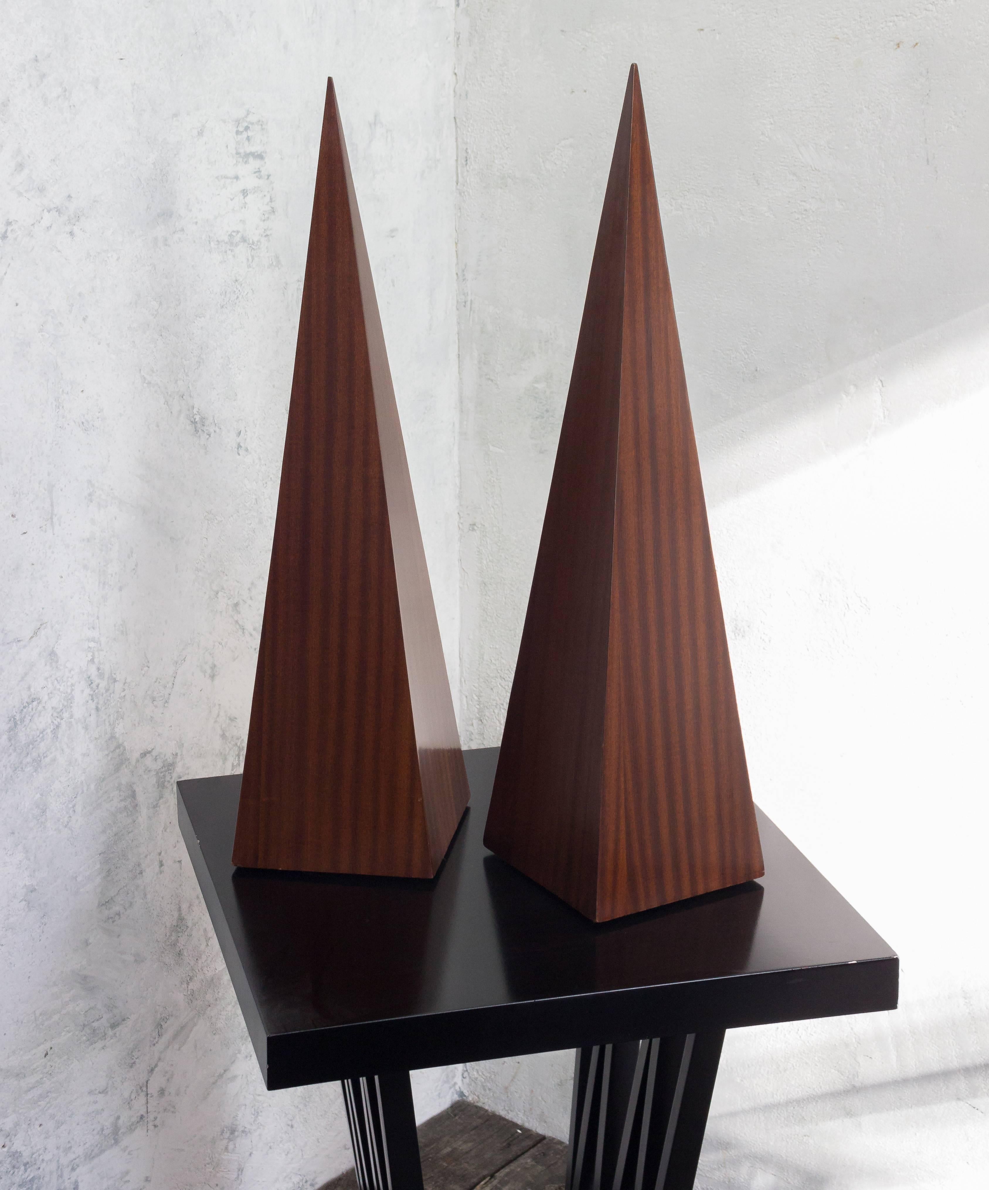 Pair of Mahogany Veneered Obelisks In Good Condition For Sale In Buchanan, NY