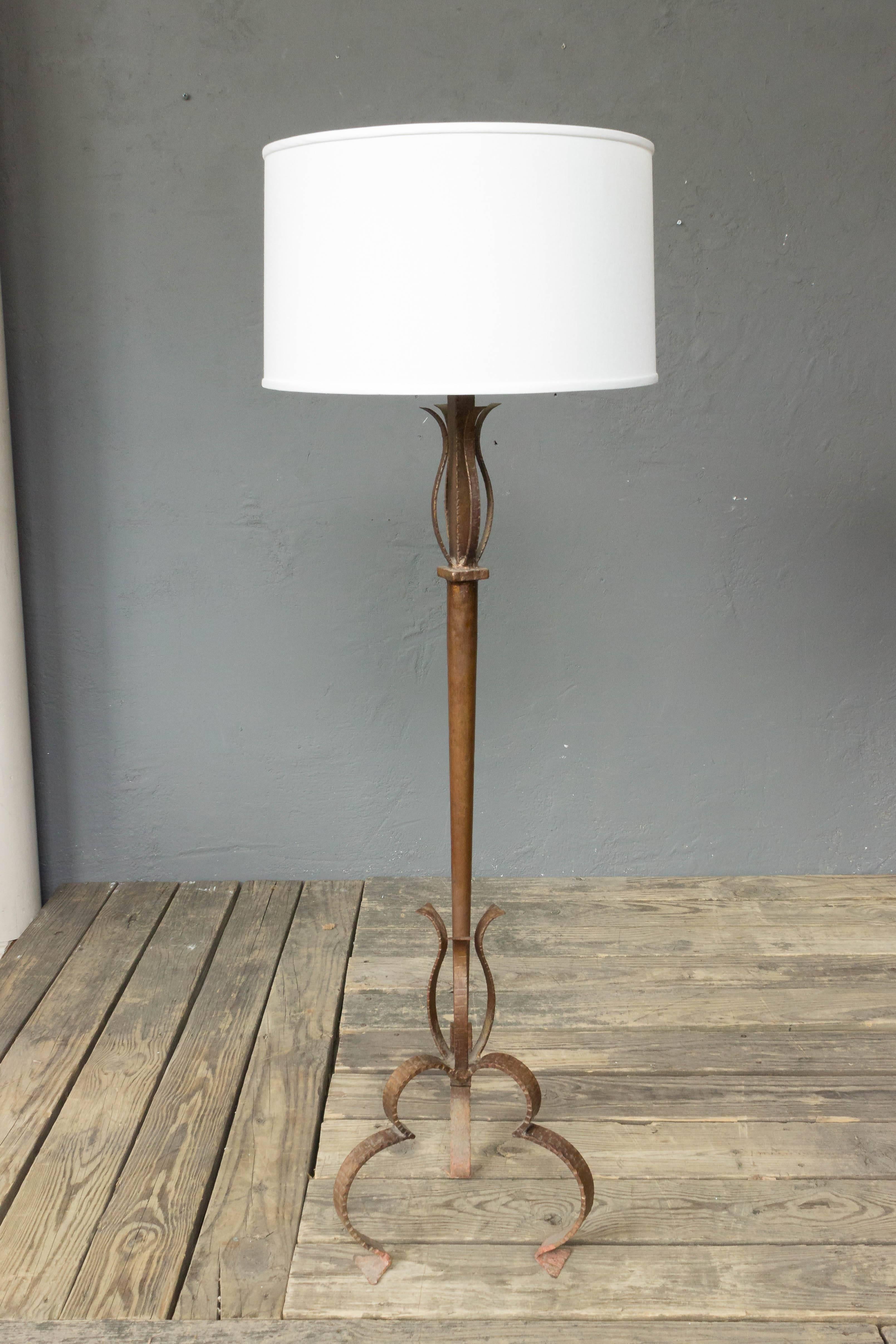 Spanish 1950s gilt iron floor lamp with intricate scroll work on an unusual tripod base. The lamp will be  rewired and cleaned

Not sold with shade.

Ref #: LF0400-11

Dimensions: 67”H x 13”Diameter at the base
