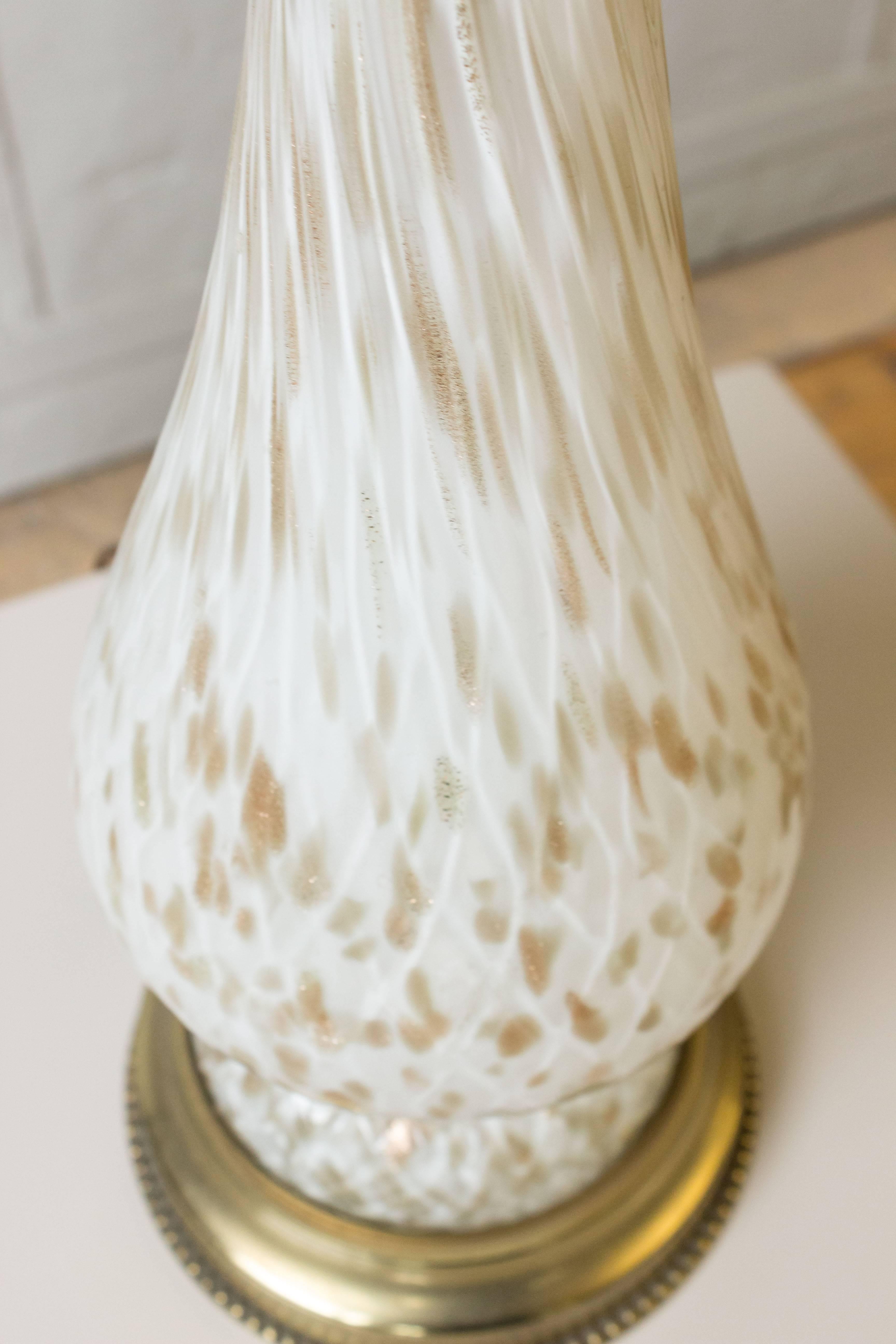 Italian Mid Century Gold Flecked Murano Table Lamp In Excellent Condition In Buchanan, NY
