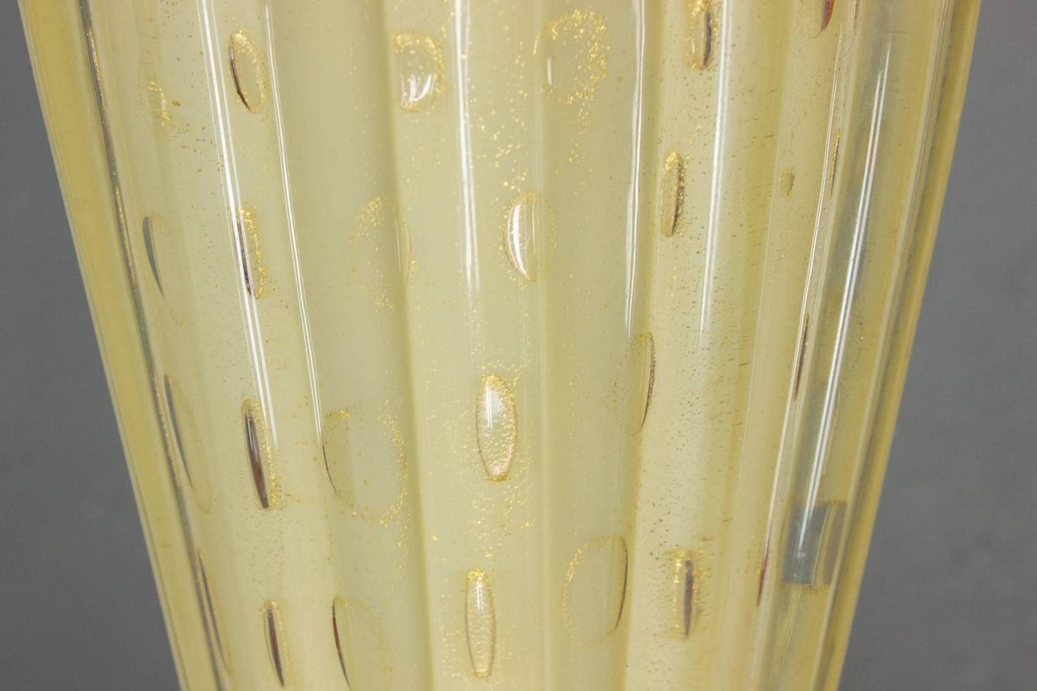 Lampe italienne en verre de Murano jaune doré des années 1940 Bon état - En vente à Buchanan, NY