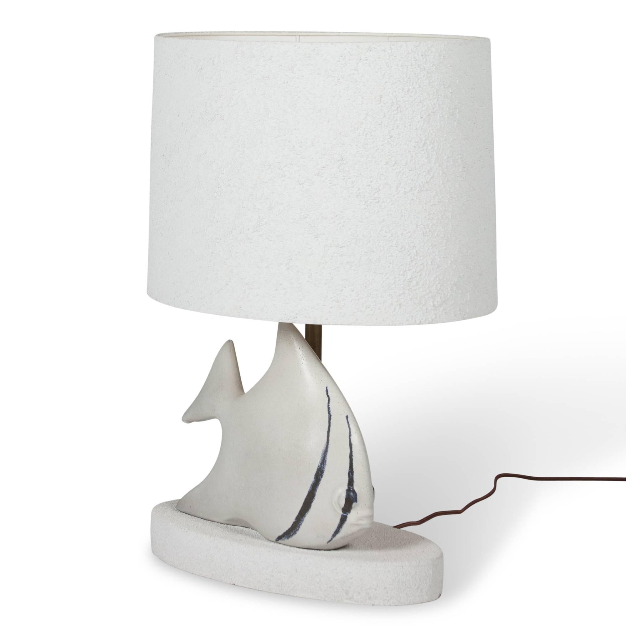 Single studio ceramic table lamp, the base modeled as an angelfish. In textured paper shade by Mariana Van Alesh, American late 1940s. Measures: 14 in W, 7 in D, 23 1/2 in H. Signed. 