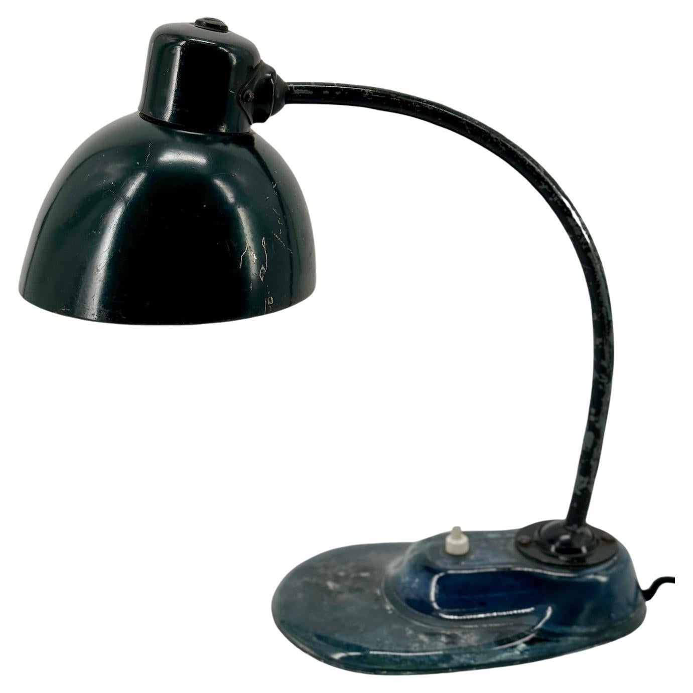 Lampe de table Kandem 1115 à pied en verre par Marianne Brandt Circa Late 1930's en vente