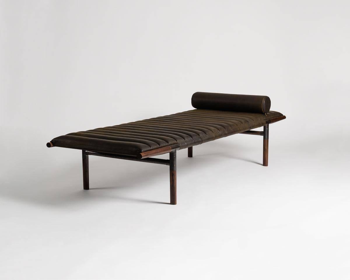 Ben Erickson, Contemporary Leather and Wood Daybed, Vereinigte Staaten, 2016 (amerikanisch)