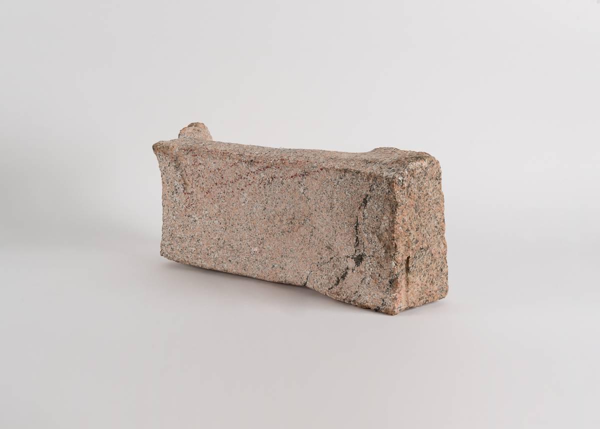 Granito Yongjin Han, un pezzo di pietra, scultura, Stati Uniti, 2002 in vendita