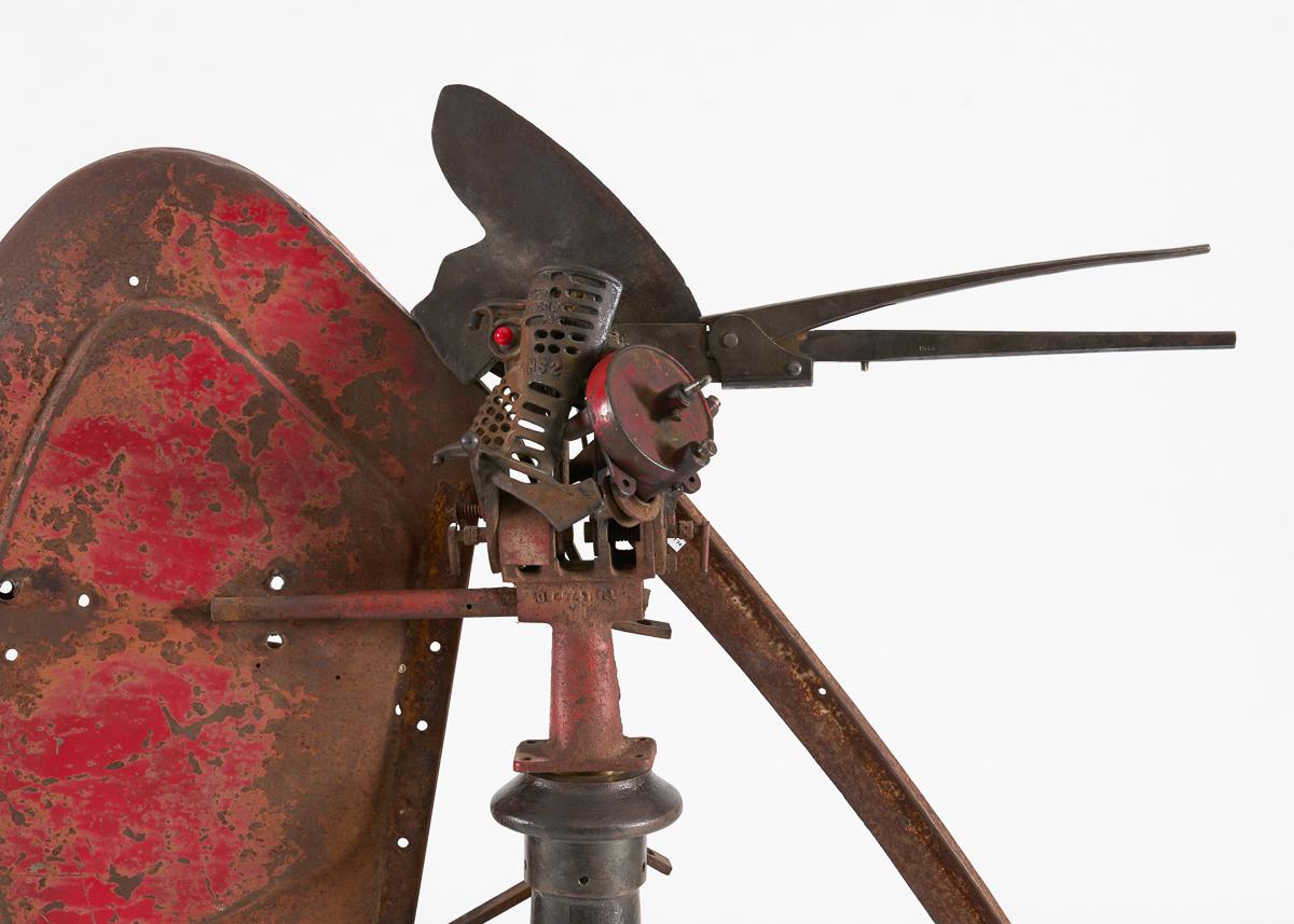 
Thierry Despont era conosciuto soprattutto per il suo studio di architettura di grande successo, ma era anche un artista affermato. Alcune delle sue opere più interessanti sono una serie di sculture realizzate con attrezzi o componenti trovati,