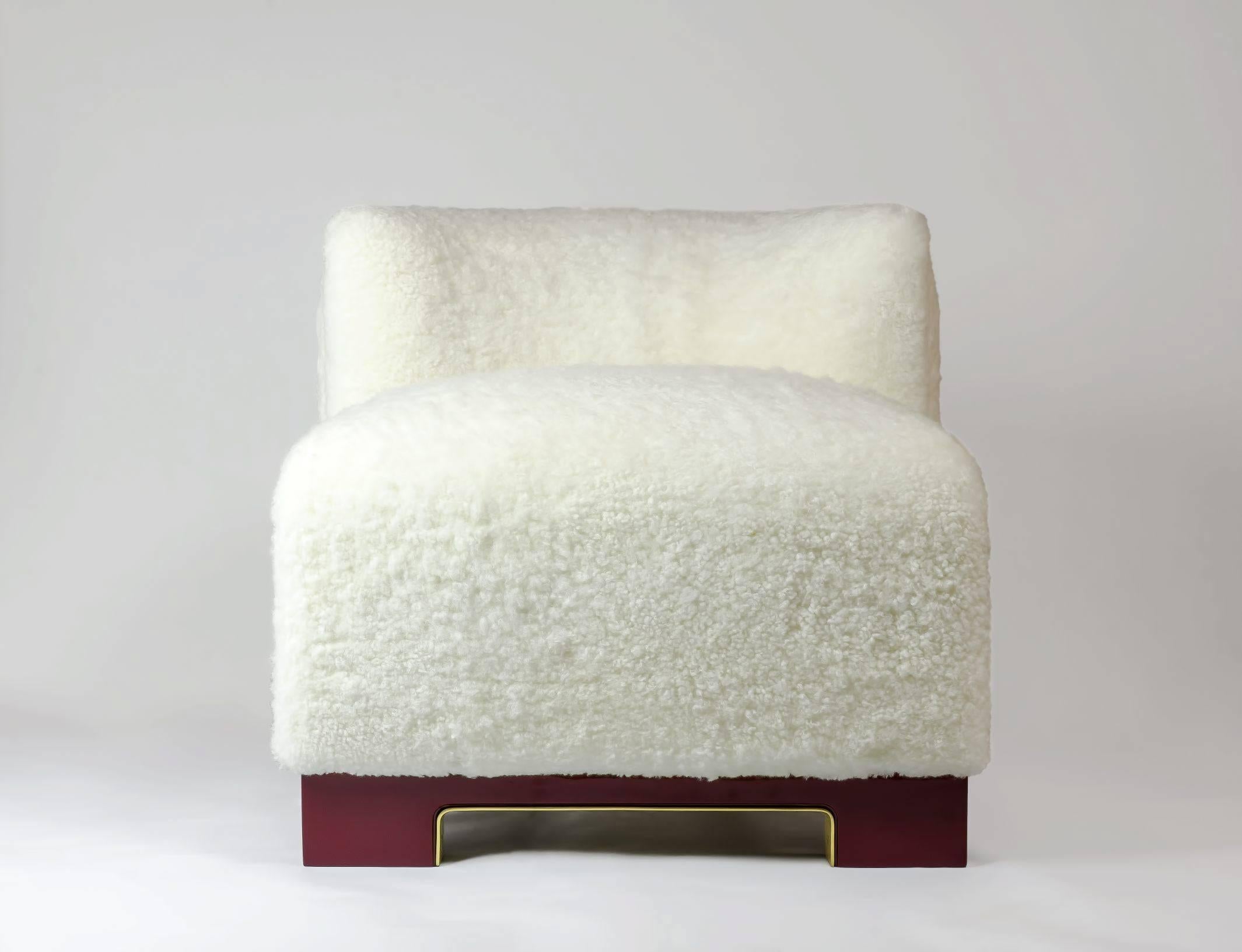 Vittoria is a plush, armless club chair by Italian designer Achille Salvagni. Its lacquer base is available in a variety of colors, and accented with a rim of polished bronze. Upholstery on this petite version of the popular chair is a white