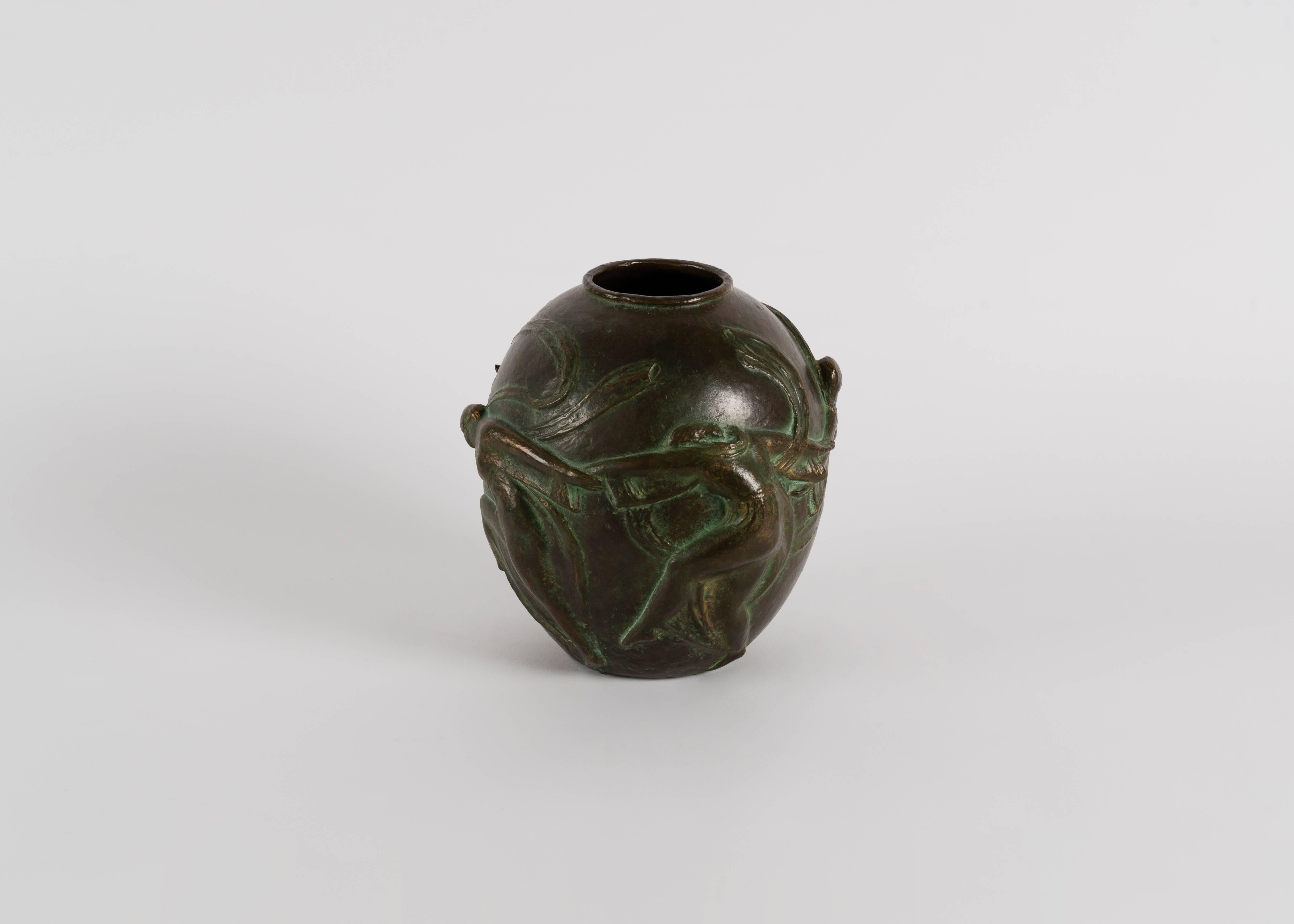 Vase with figural motifs by Fuji Koji. From the Taisho period, circa 1920s, Japan.