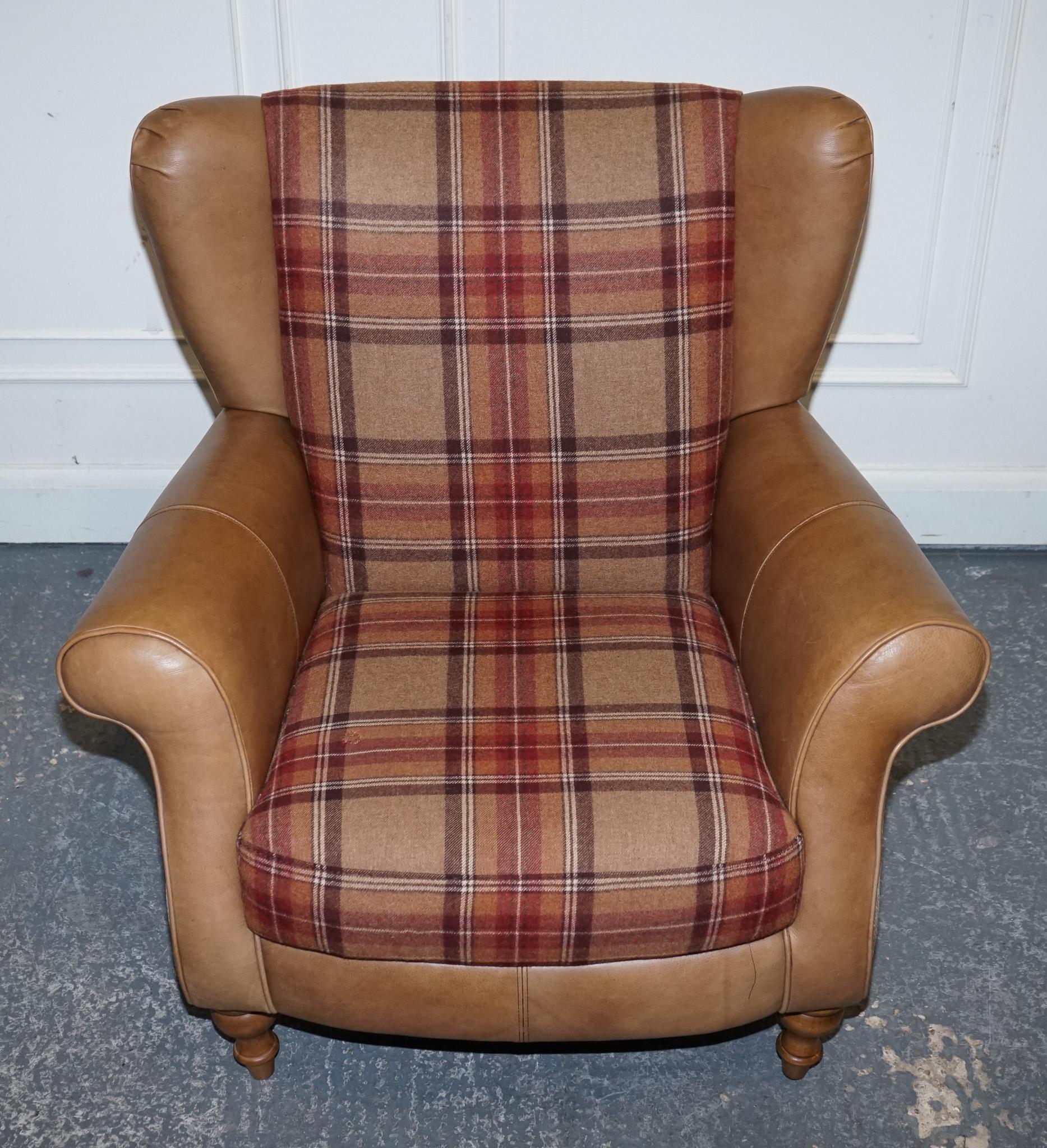 Fait main LE PAYSAGE STAGNANT DE  FAUTEUILS À OREILLES EN CUIR ET TISSU ALEXANDER & JAMES LAWRENCE en vente