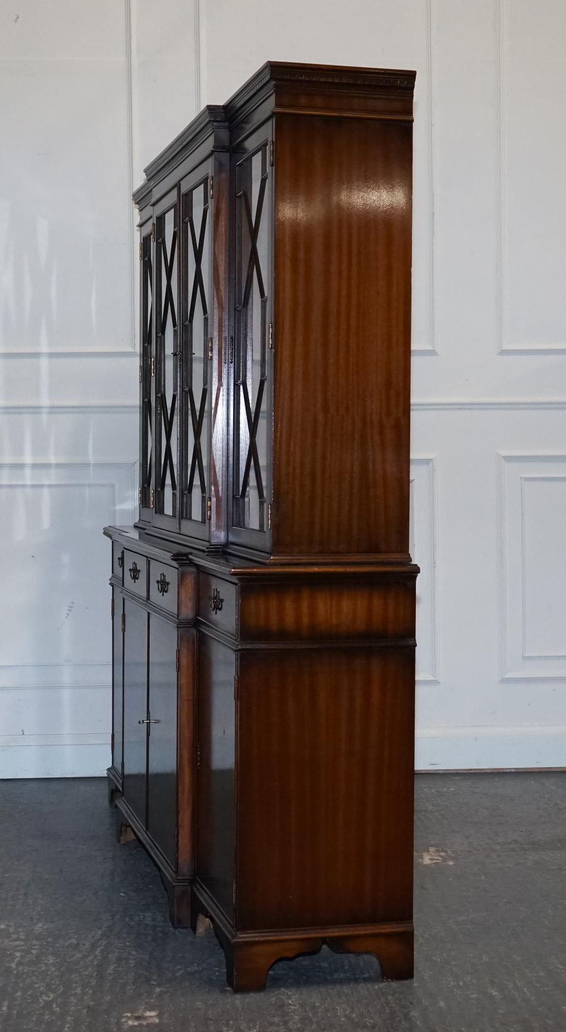 Hand-Crafted STUNNING GEORGIAN STYLE BREAKFRONT FOUR DOOR DISPLAY CABiNET BOOKCASE For Sale