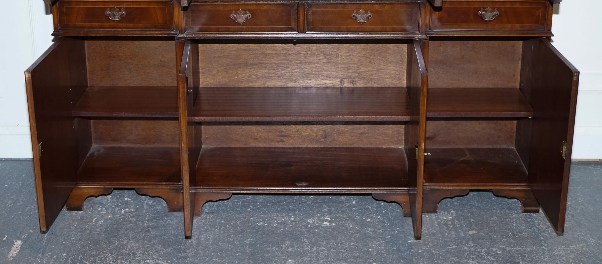 STUNNING GEORGIAN STYLE BREAKFRONT FOUR DOOR DISPLAY CABiNET BOOKCASE For Sale 8