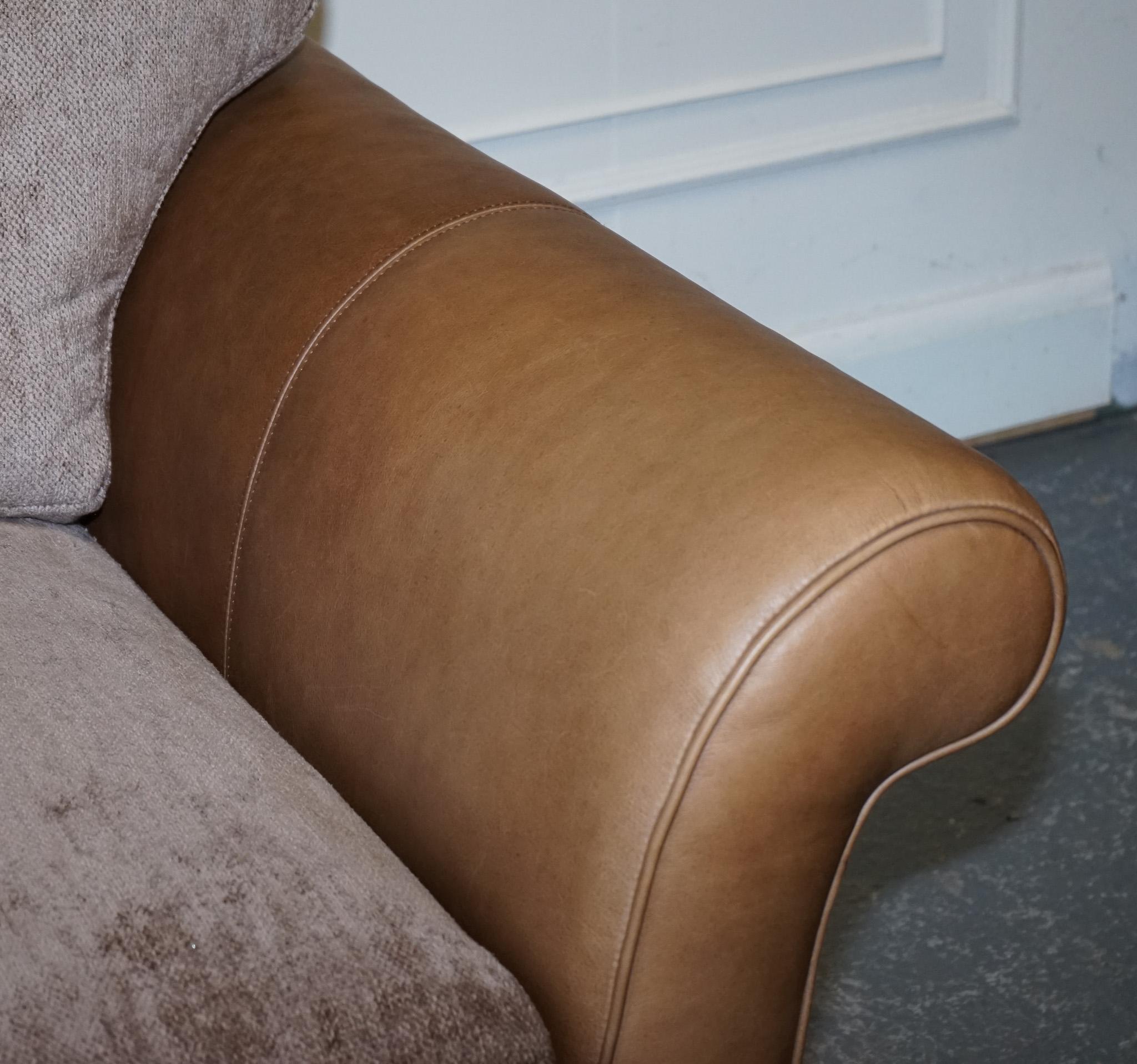 VINTAGE ALEXANDER & JAMES BLAKE SOFA DE 3 ASIENTOS EN CUERO Y FABRiC PVP £2240 Cuero en venta