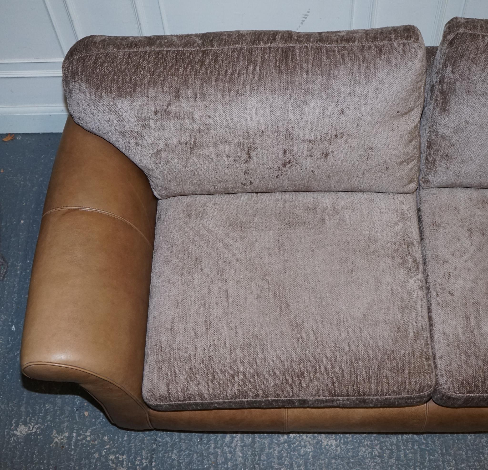 VINTAGE ALEXANDER & JAMES BLAKE SOFA DE 3 ASIENTOS EN CUERO Y FABRiC PVP £2240 en venta 3