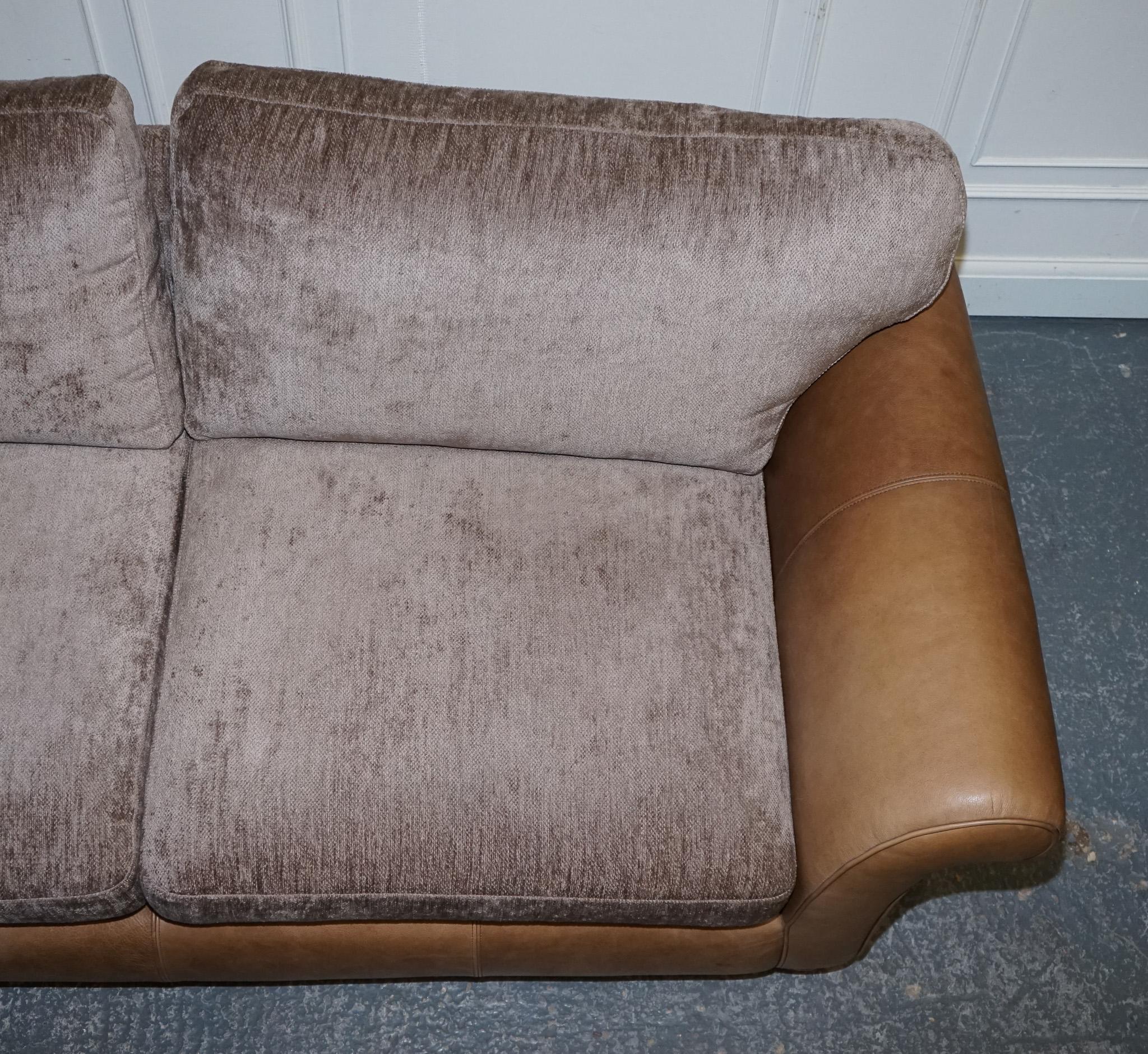 VINTAGE ALEXANDER & JAMES BLAKE SOFA DE 3 ASIENTOS EN CUERO Y FABRiC PVP £2240 en venta 4