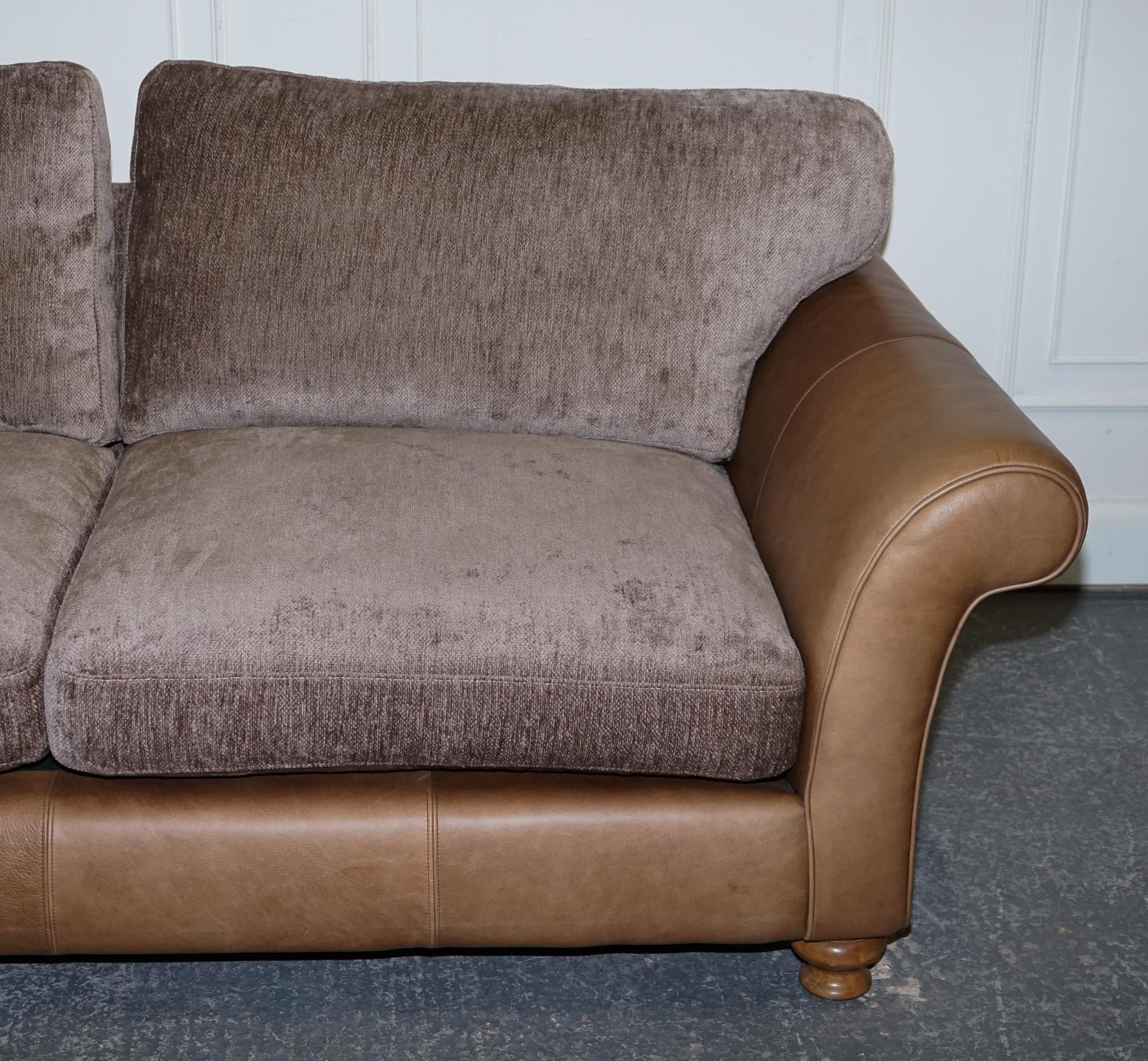 VINTAGE ALEXANDER & JAMES BLAKE SOFA DE 3 ASIENTOS EN CUERO Y FABRiC PVP £2240 en Bueno estado para la venta en Pulborough, GB