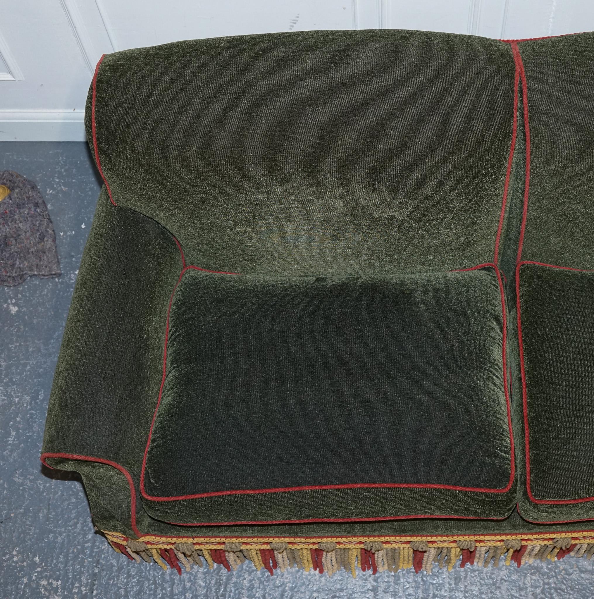 PETER DUDGEON BRITISCHES HANDGEARBEITETES GRÜNES GEWEBE HOWARD STYLE 3-SITZ-SOFA RRP£12000 (Handgefertigt) im Angebot